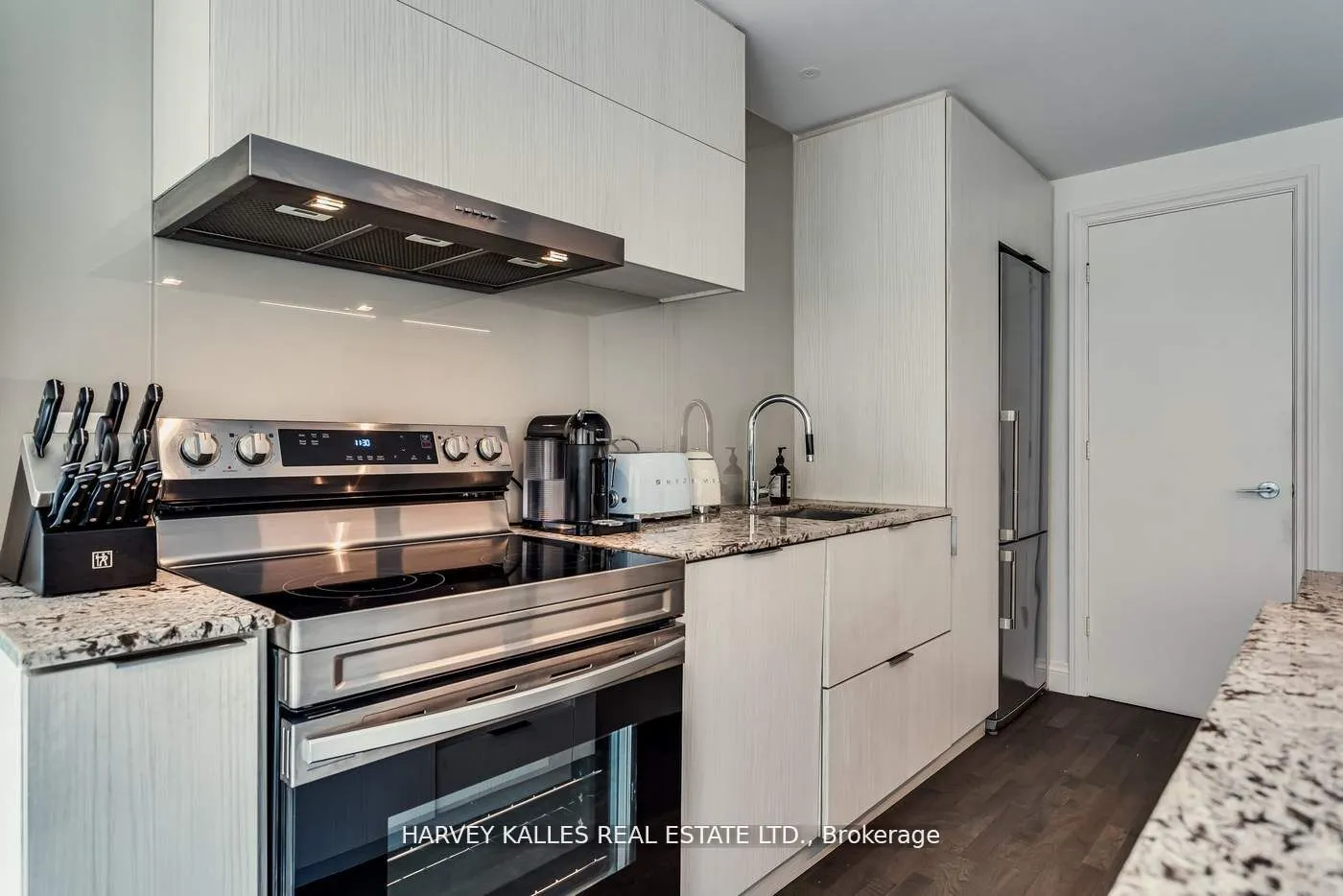 101 Charles Street E, #801