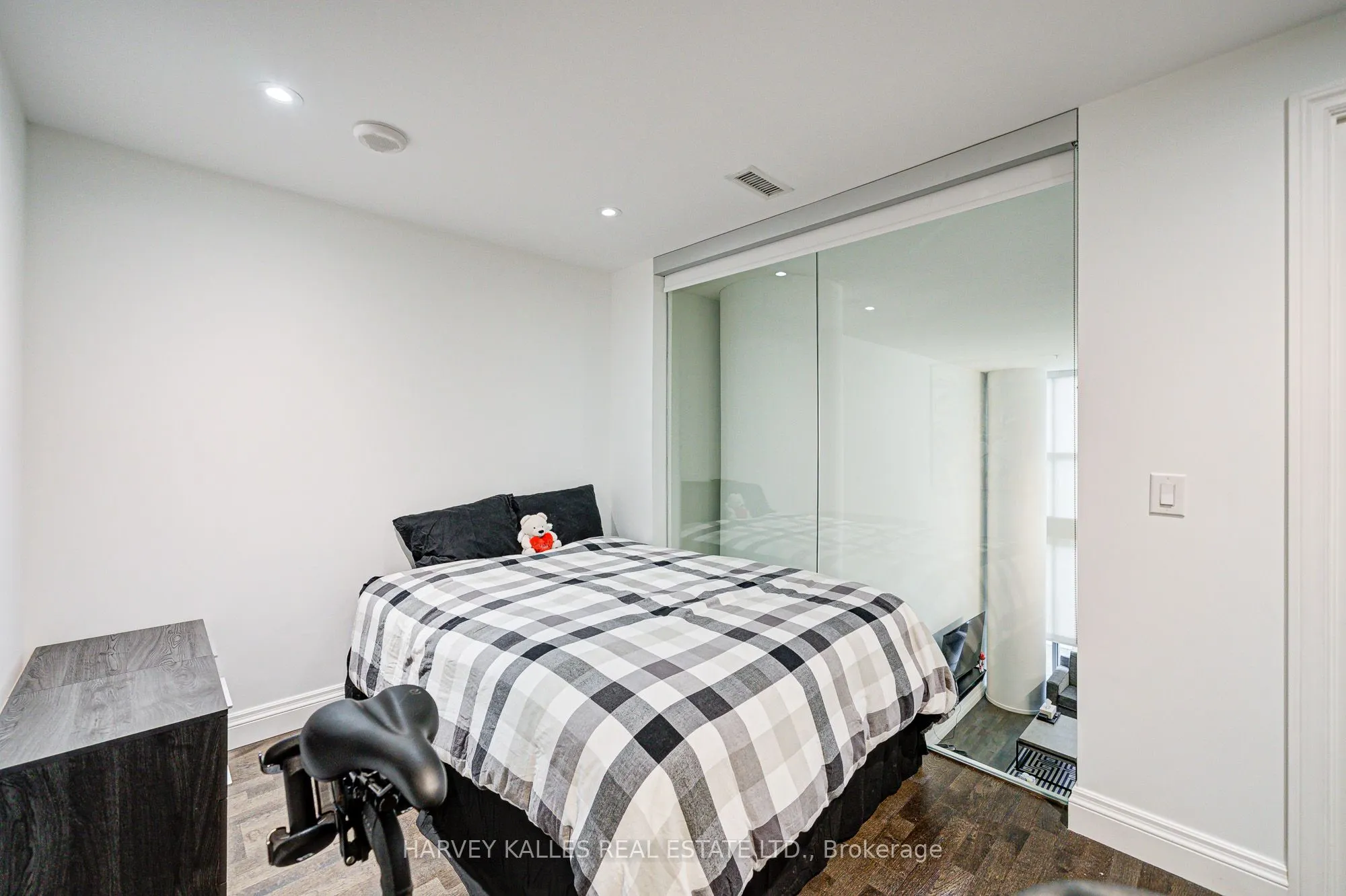 101 Charles Street E, #801