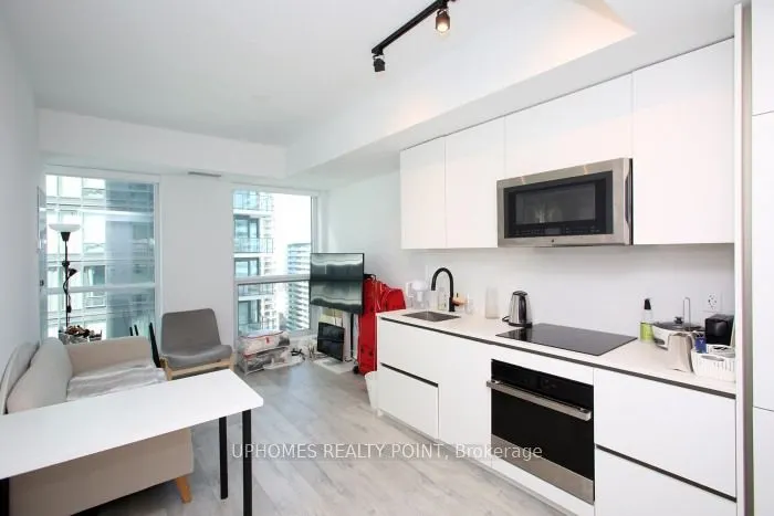 327 King Street W, #3205