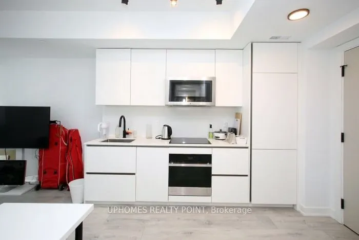 327 King Street W, #3205
