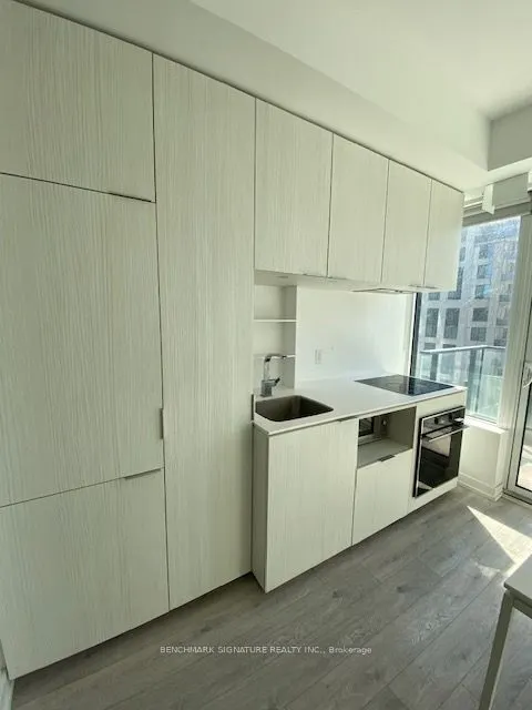 77 Shuter Street, #2101