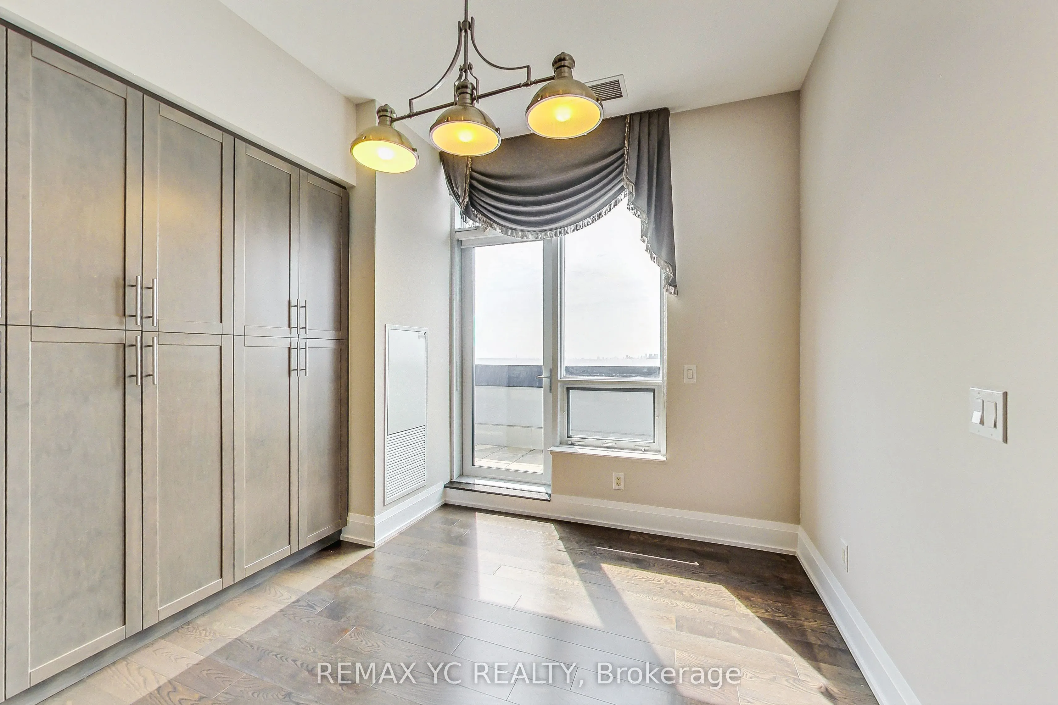 2 Anndale Drive, #PH4