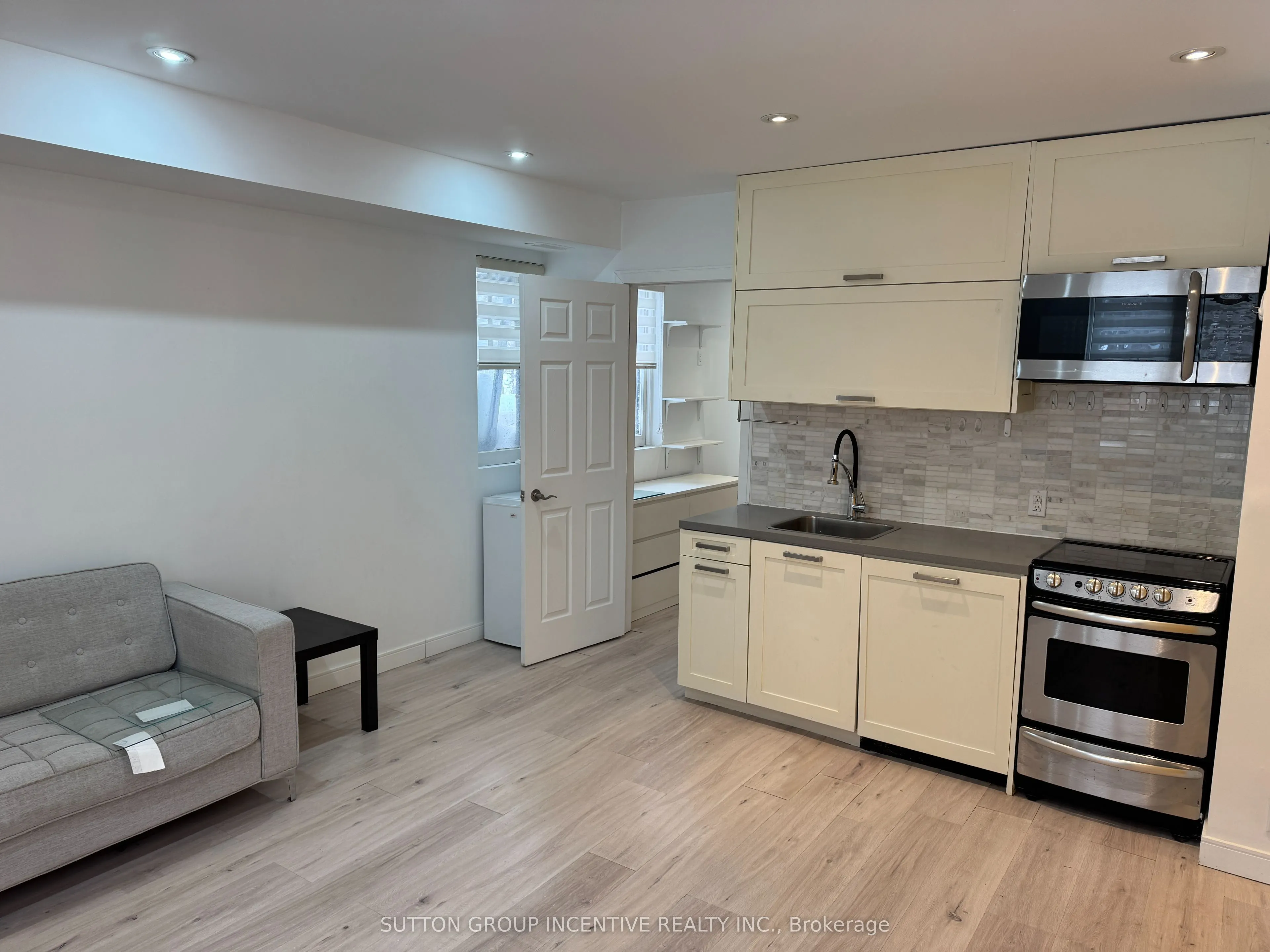 233 Ellerslie Avenue, #Lower 1