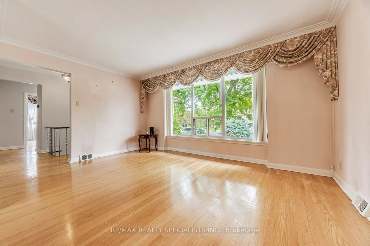 8 Charnwood Road
