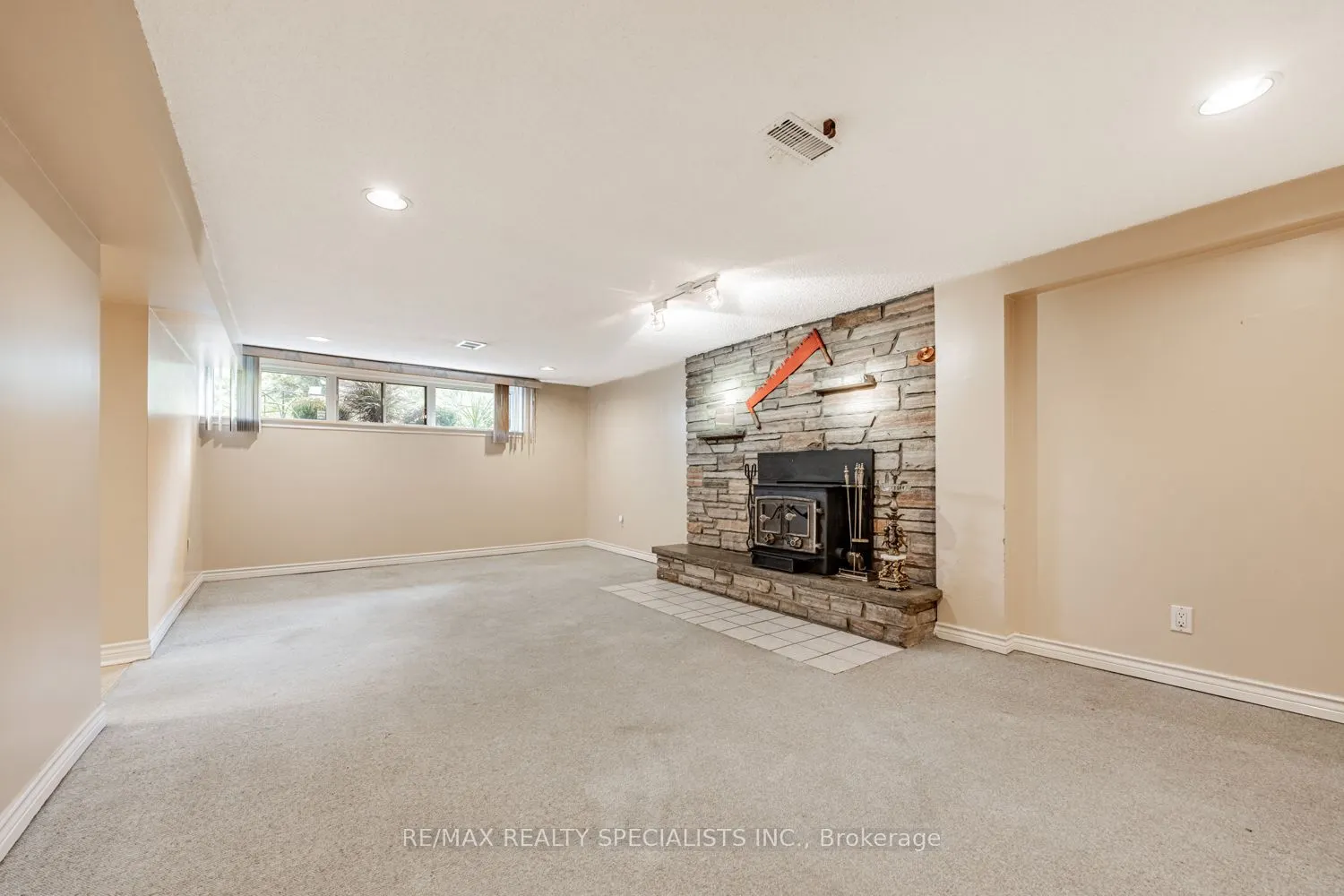 8 Charnwood Road