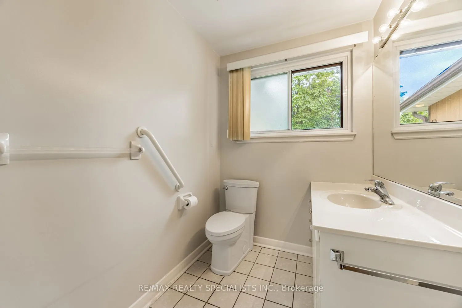 8 Charnwood Road