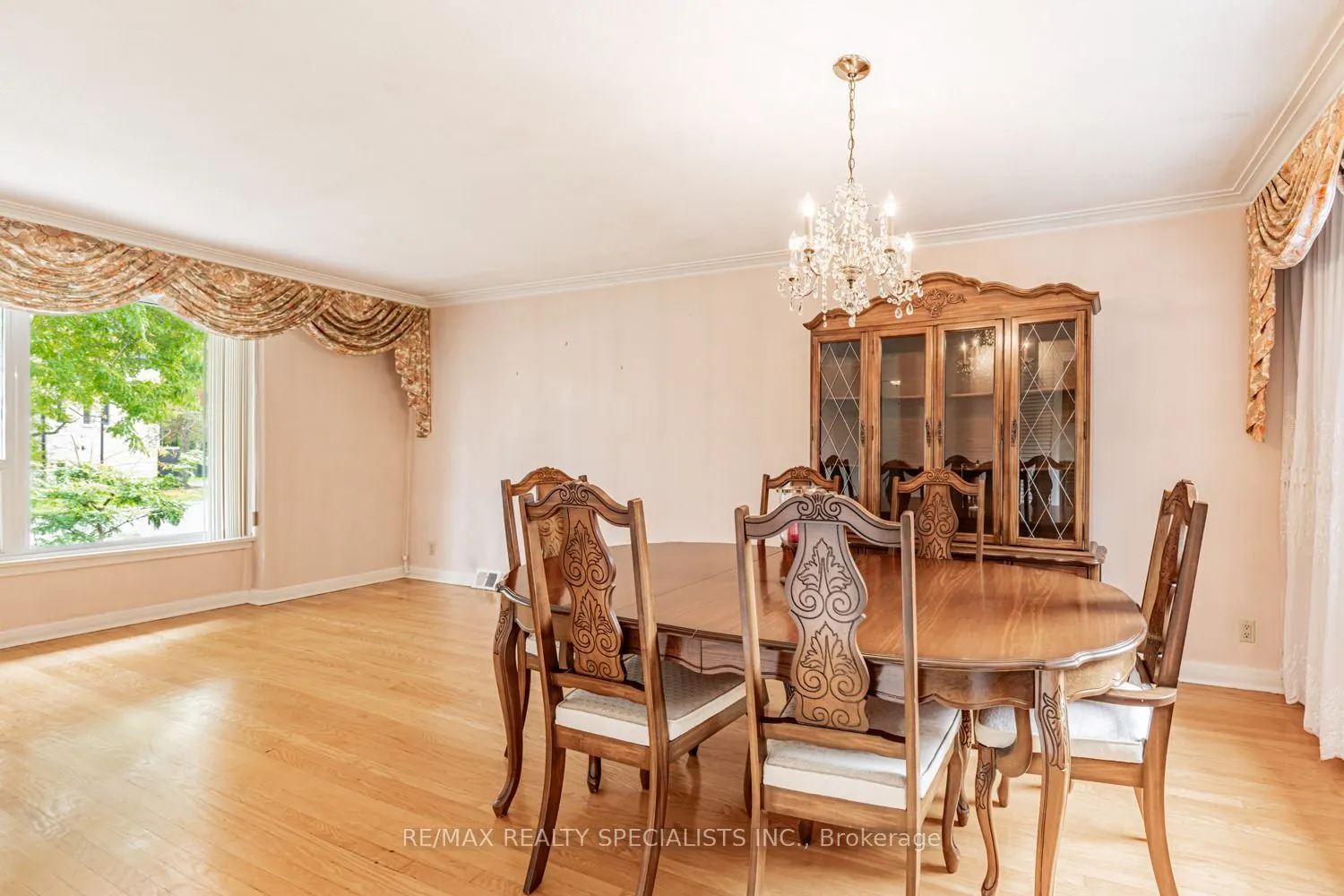 8 Charnwood Road