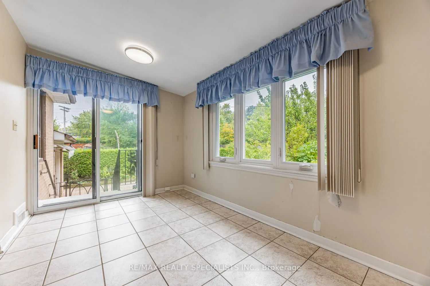 8 Charnwood Road
