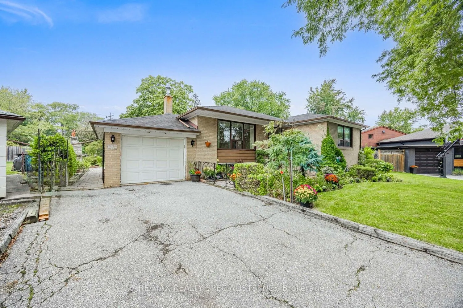8 Charnwood Road