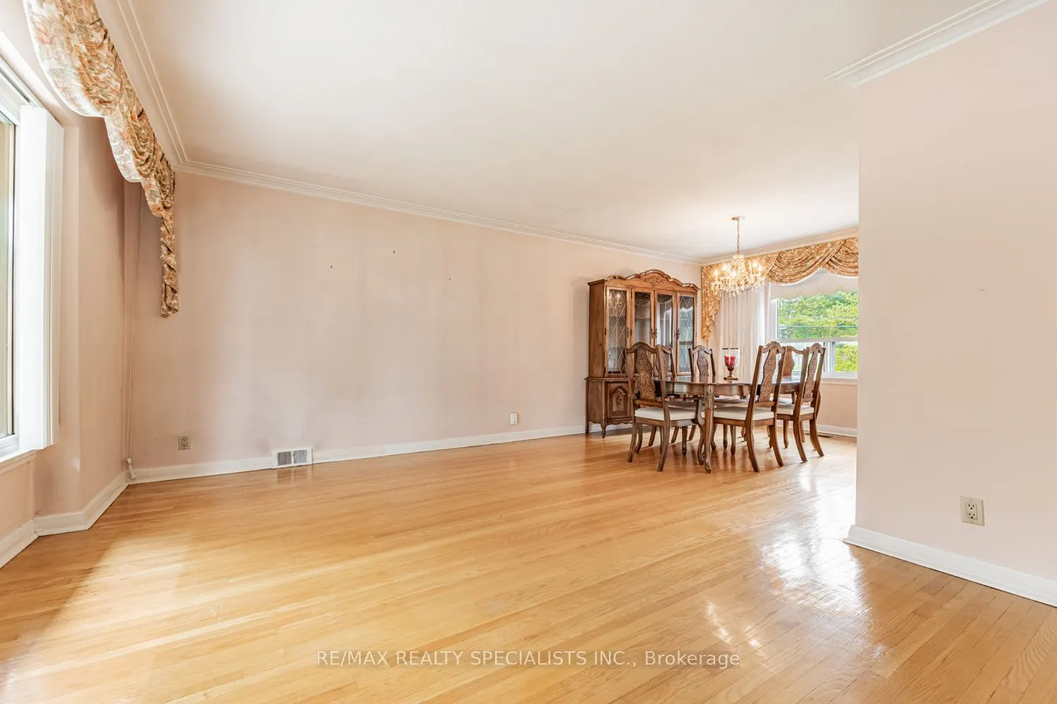 8 Charnwood Road