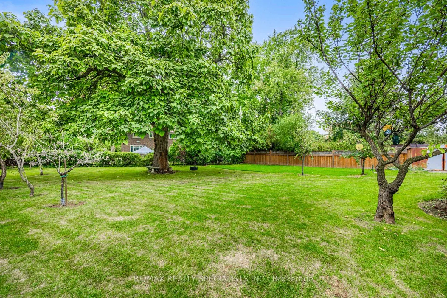 8 Charnwood Road