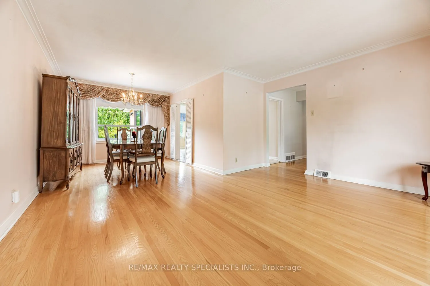 8 Charnwood Road