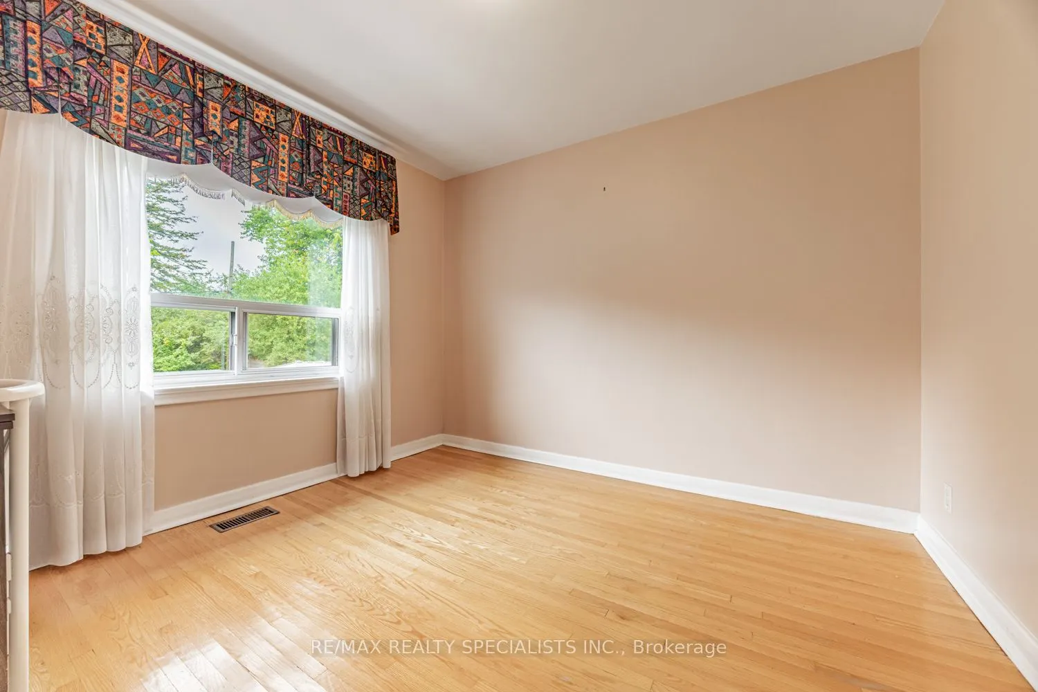 8 Charnwood Road