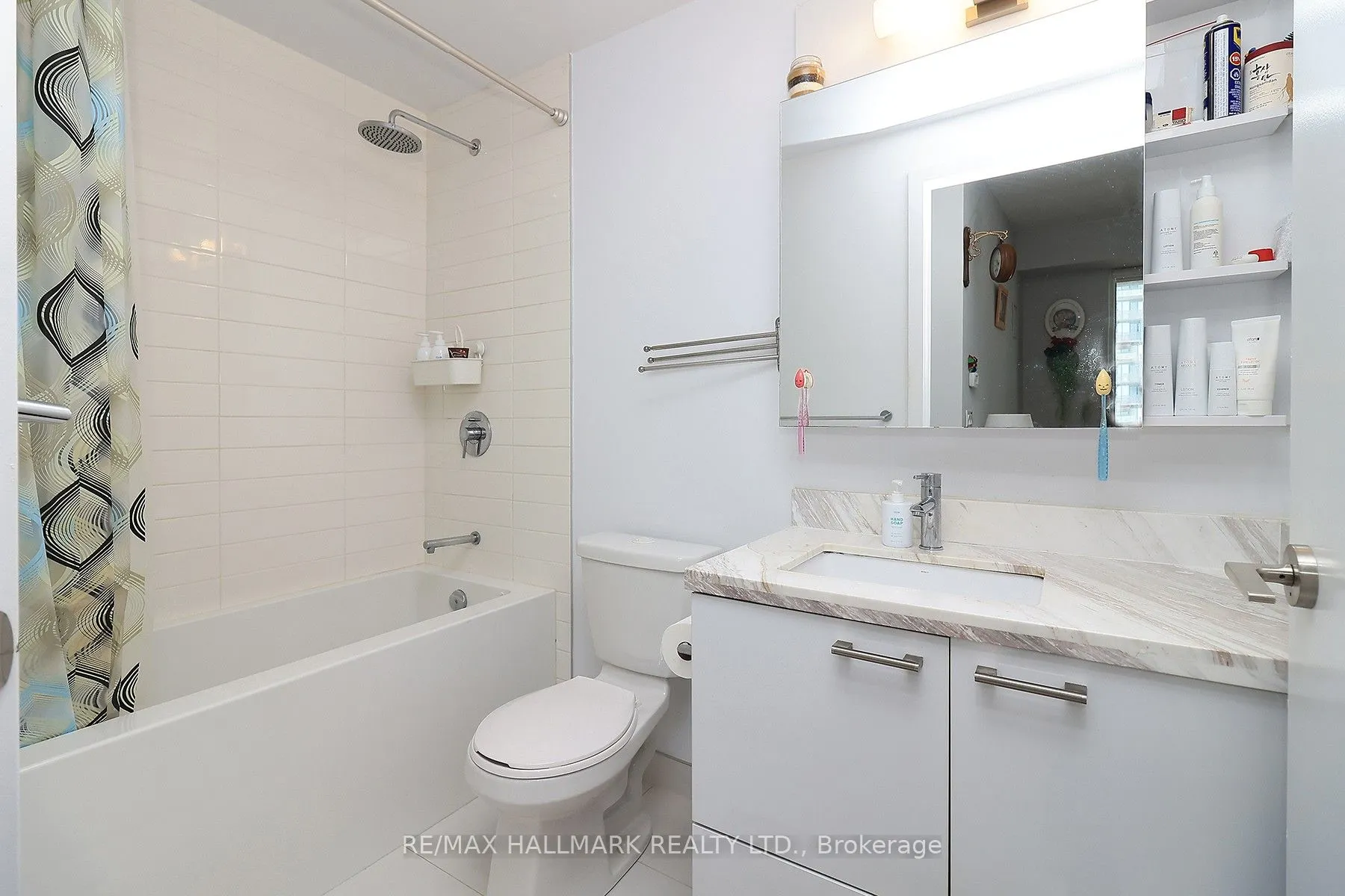 2221 Yonge Street, #1011
