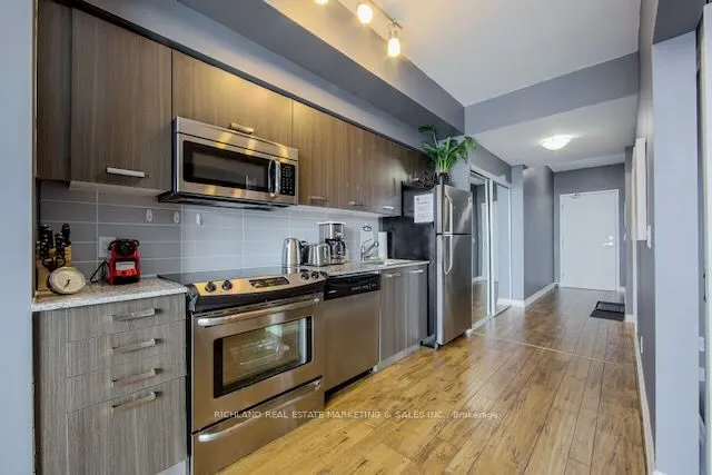 832 Bay Street, #2101