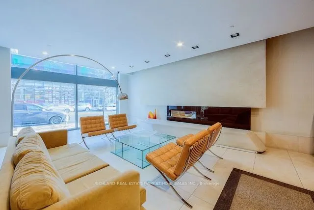 832 Bay Street, #2101