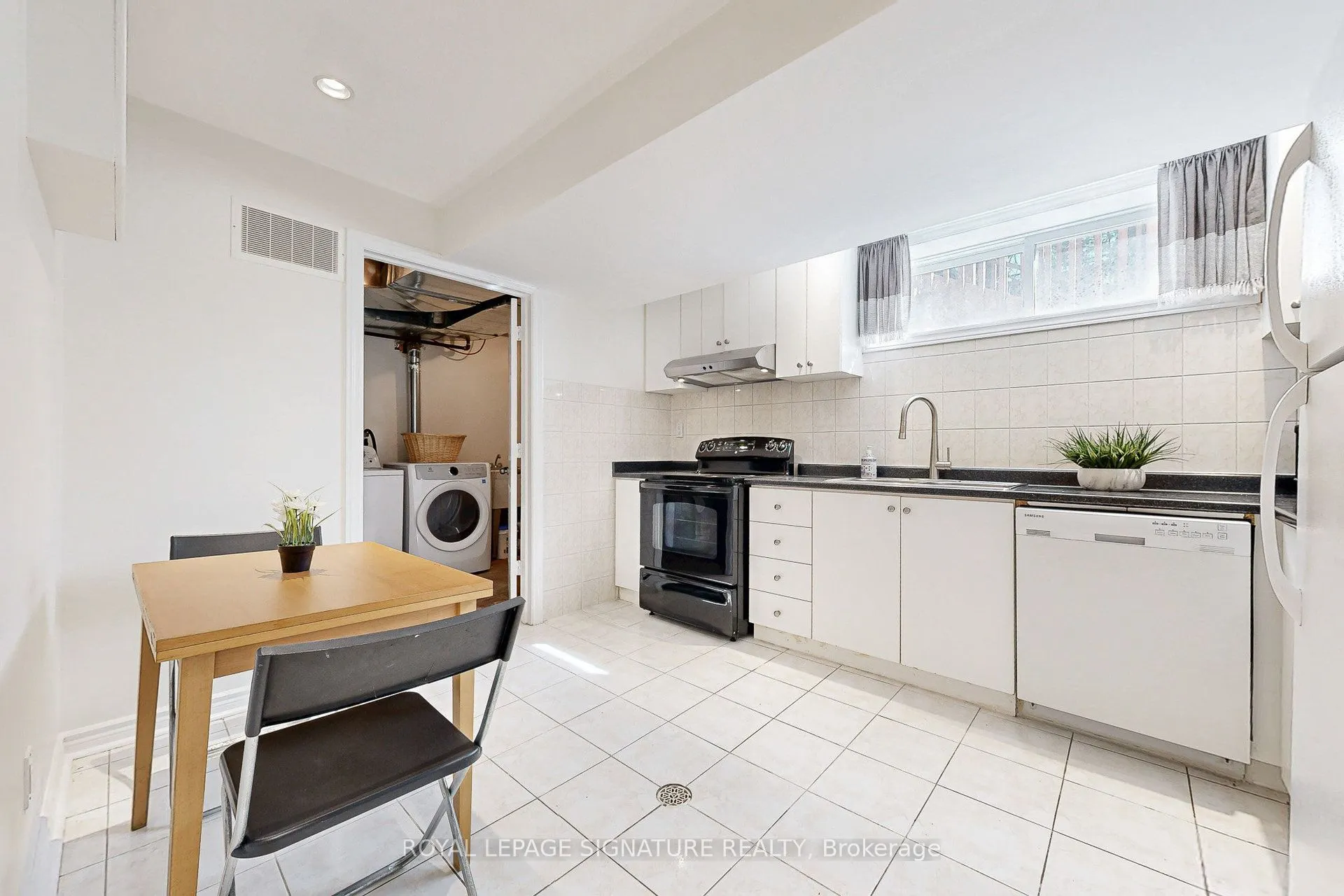 45 Caronport Crescent