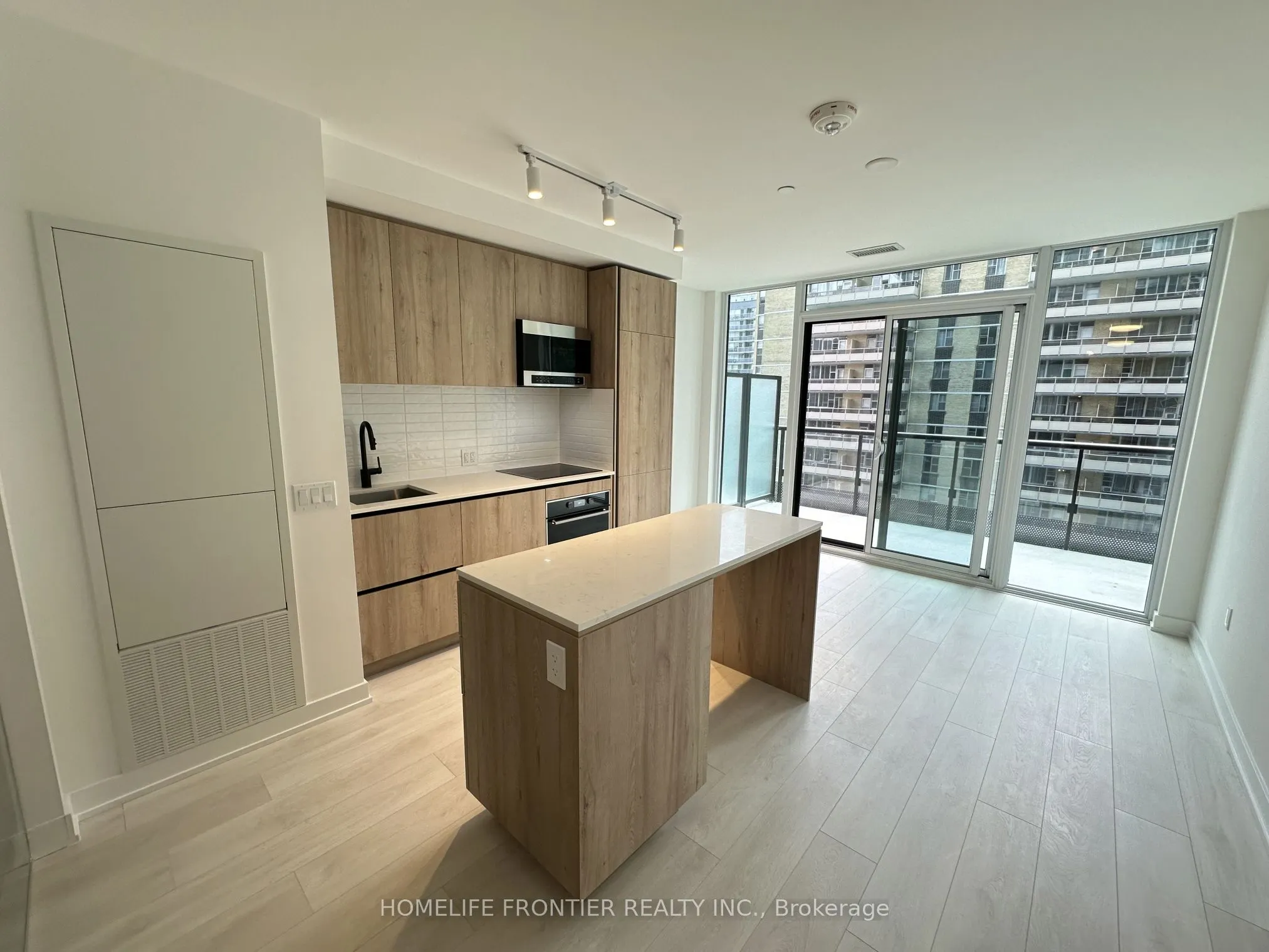 127 Broadway Avenue, #603