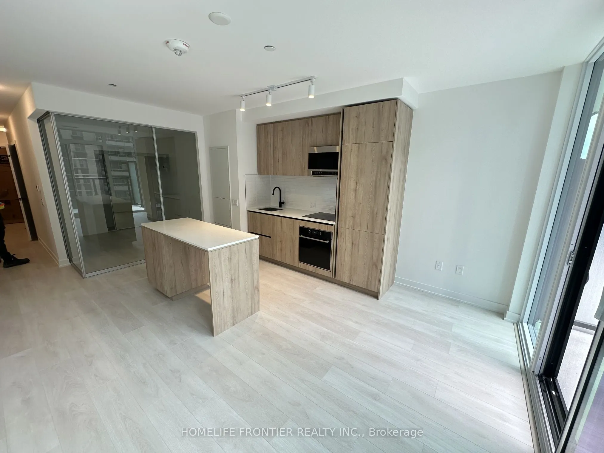 127 Broadway Avenue, #603