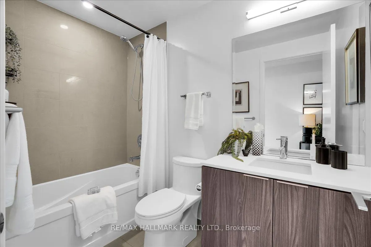 15 Queens Quay E, #311