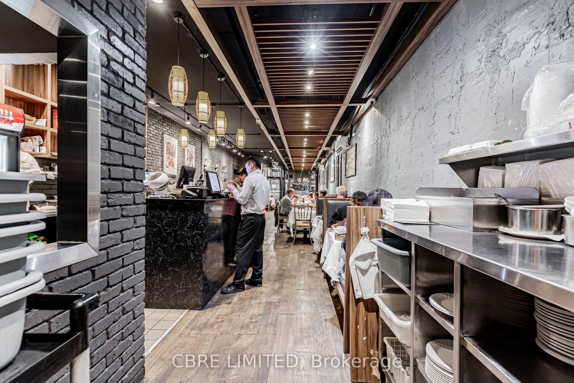388 Spadina Avenue