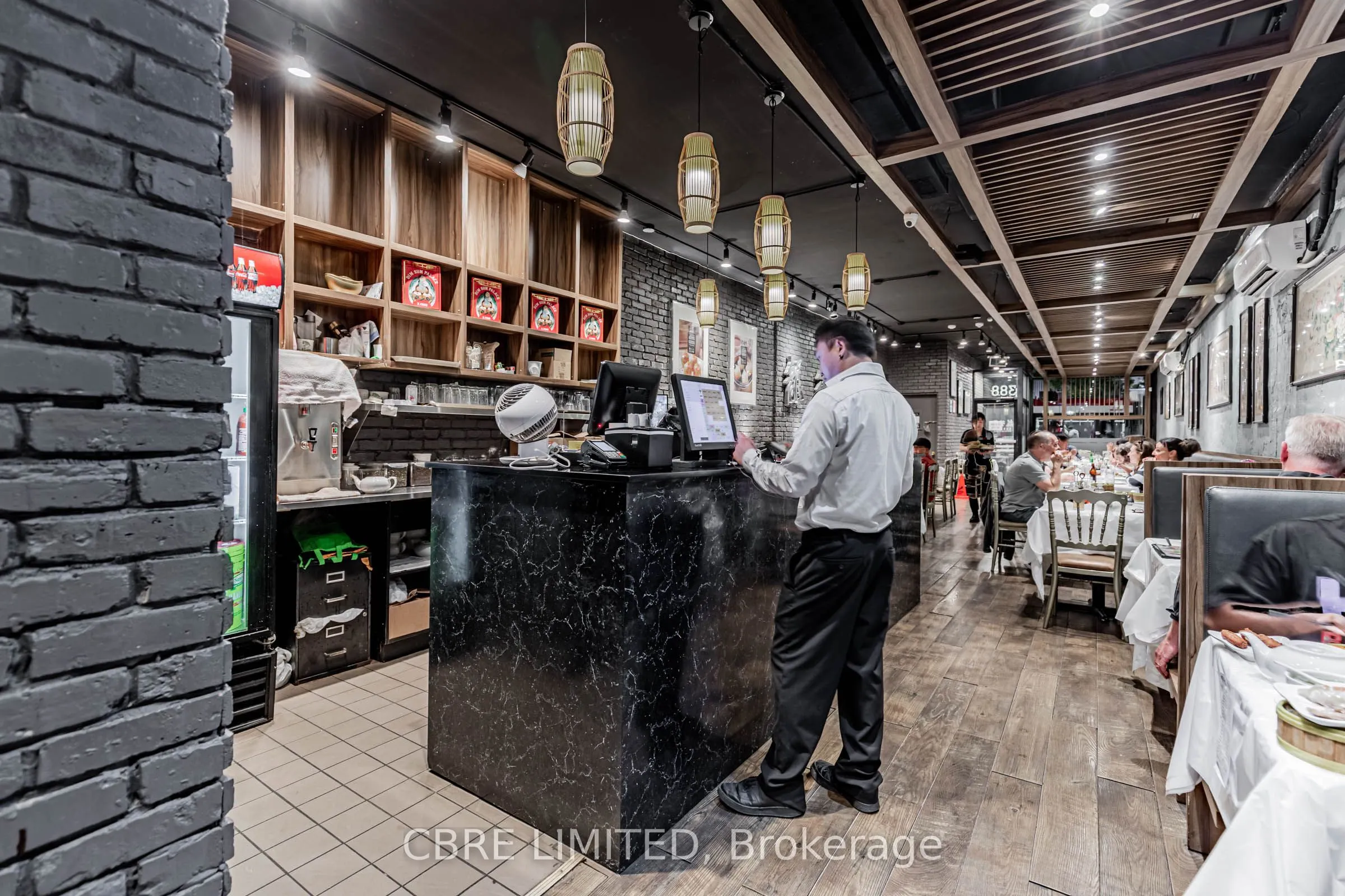 388 Spadina Avenue