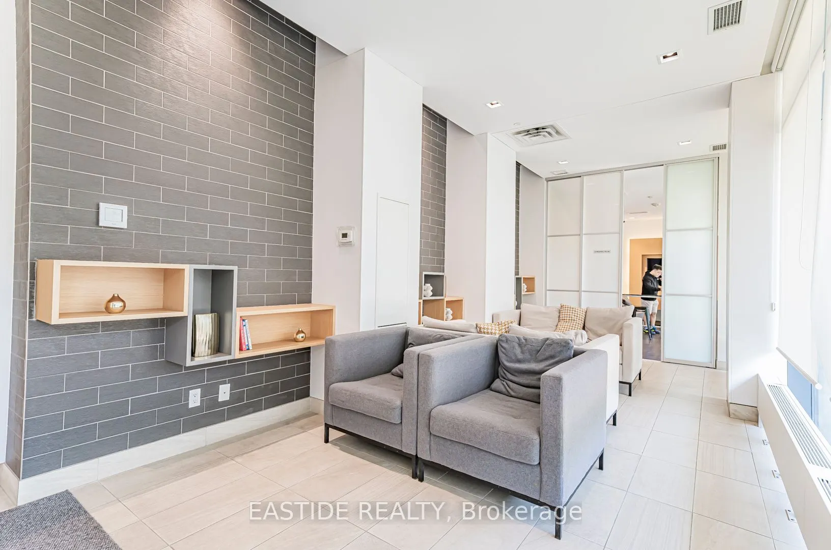 150 Fairview Mall Drive, #1201