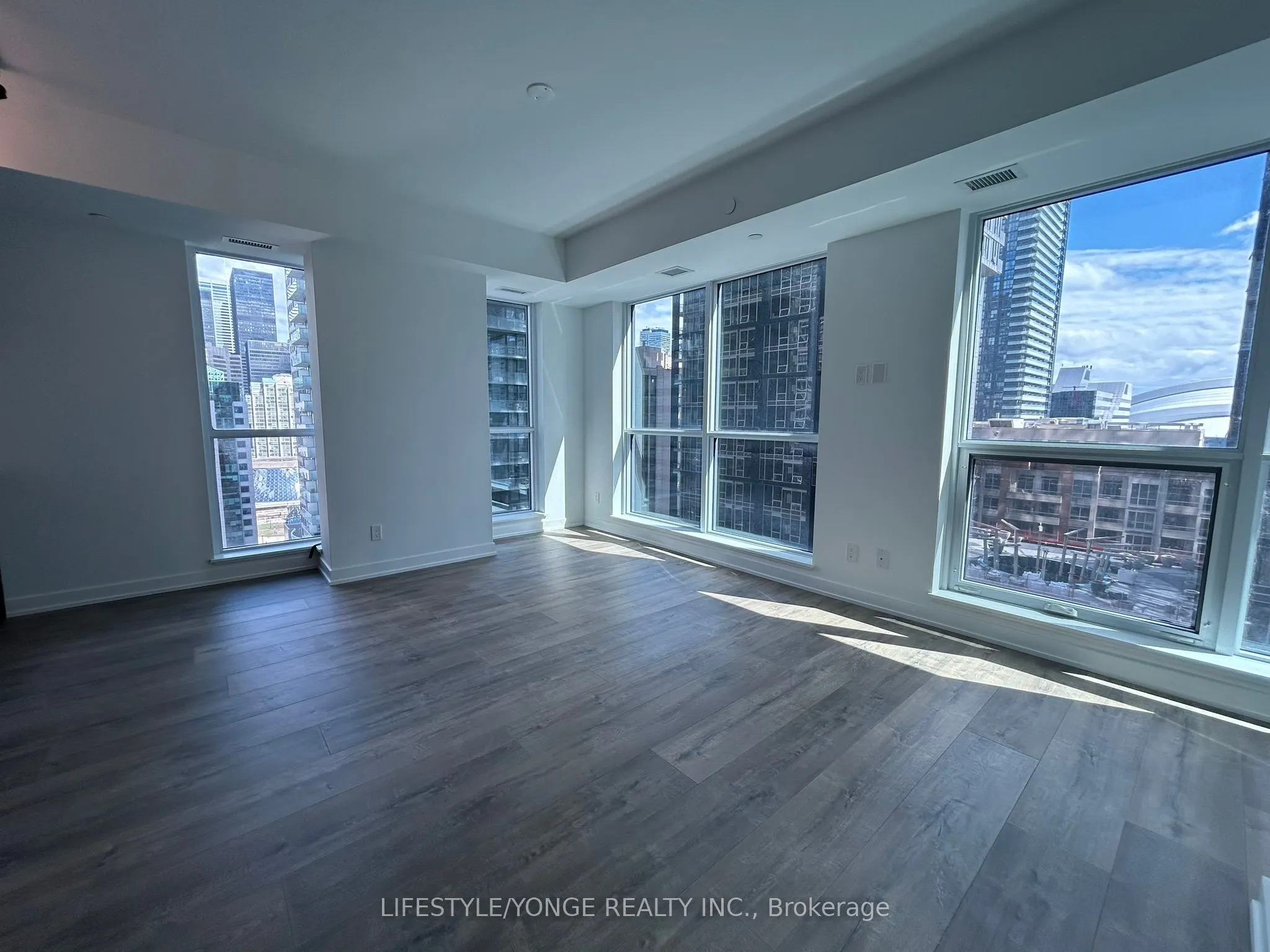 327 King Street W, #1702