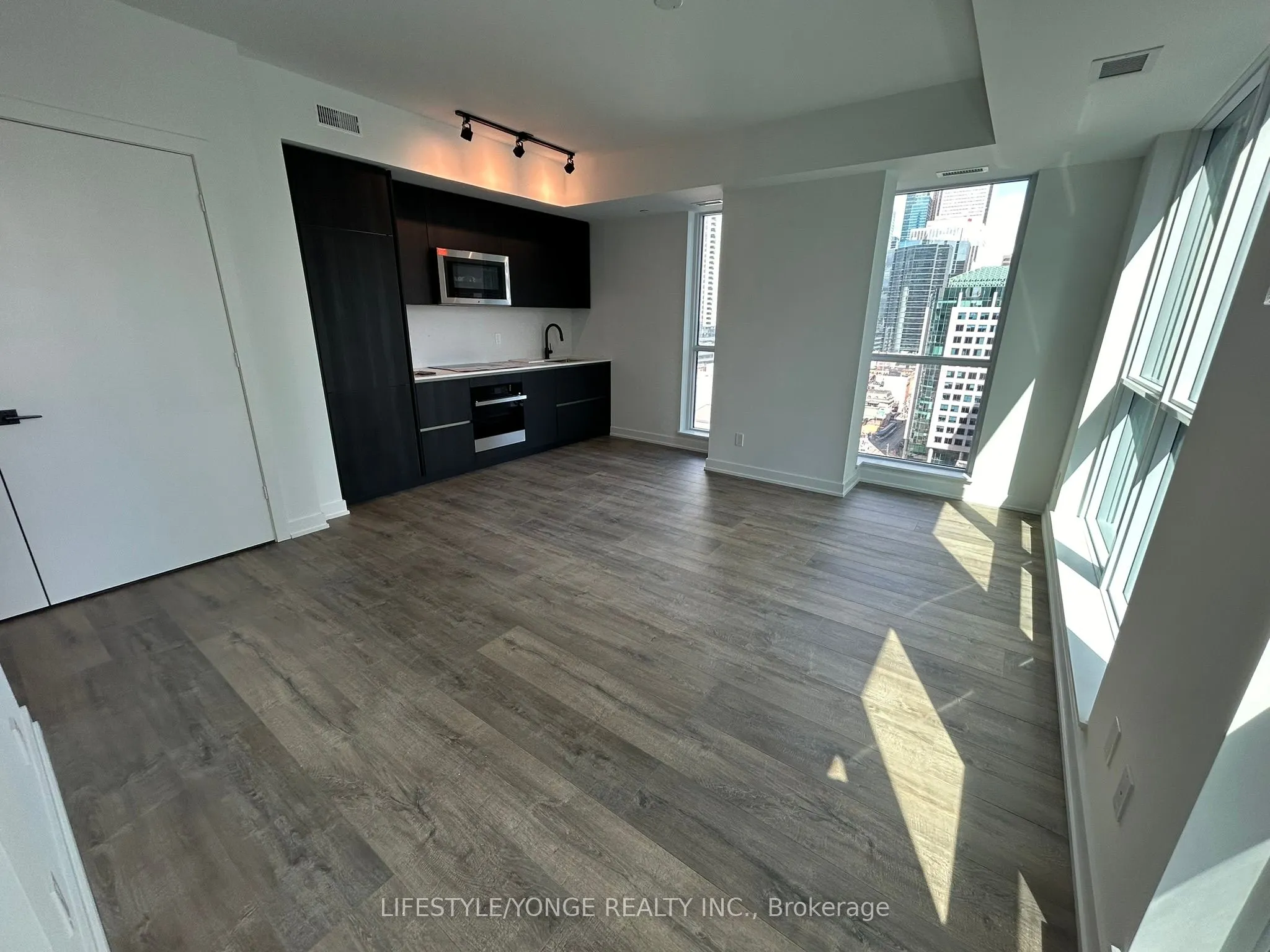 327 King Street W, #1702