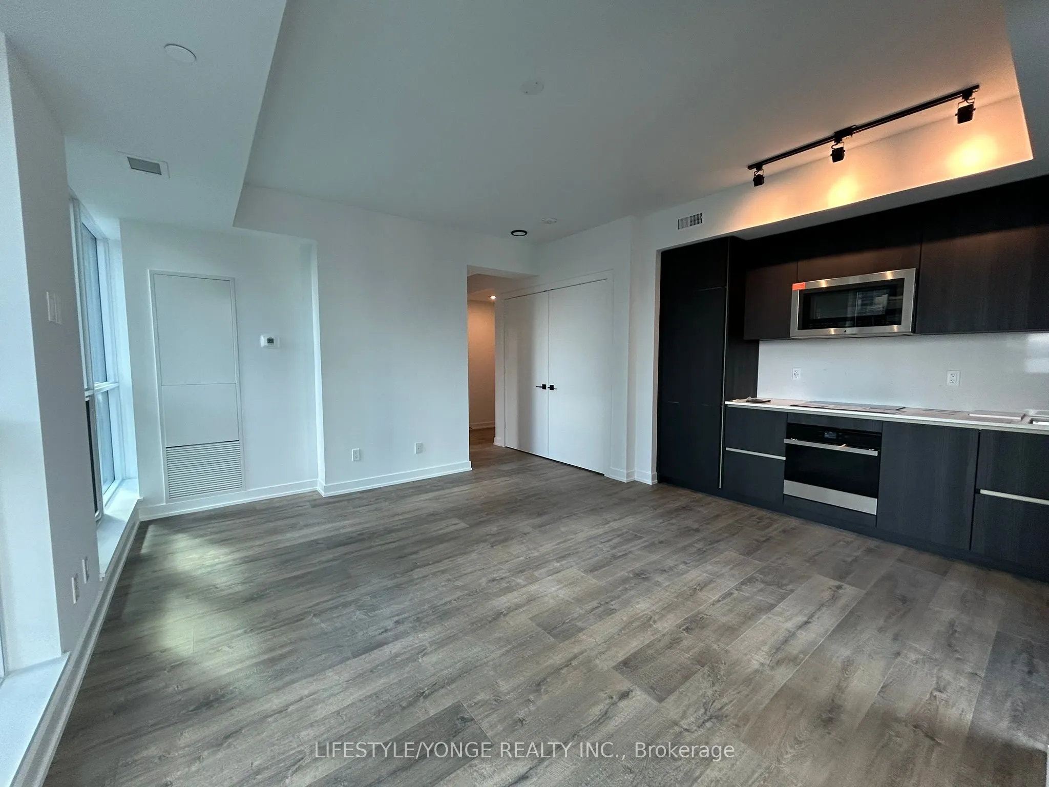 327 King Street W, #1702