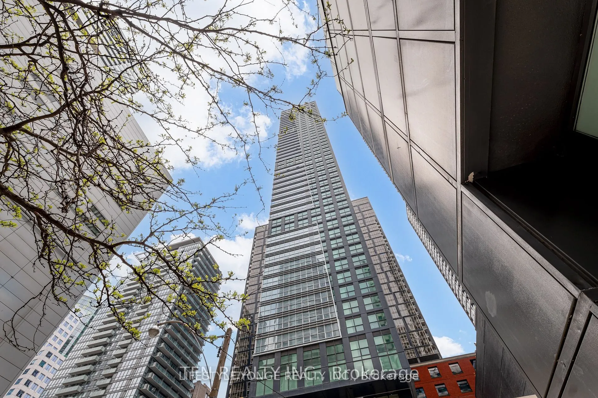 327 King Street W, #1702