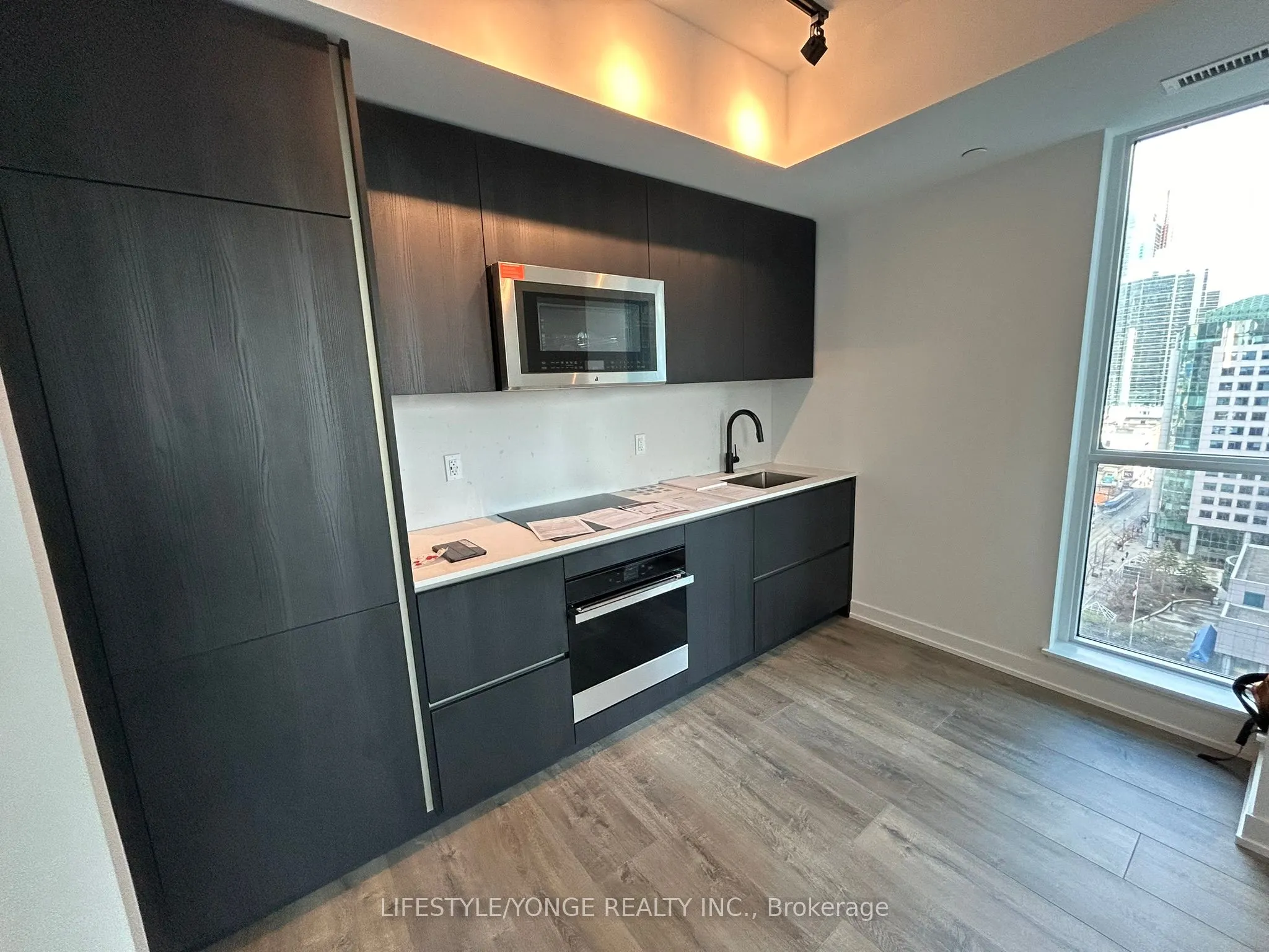 327 King Street W, #1702
