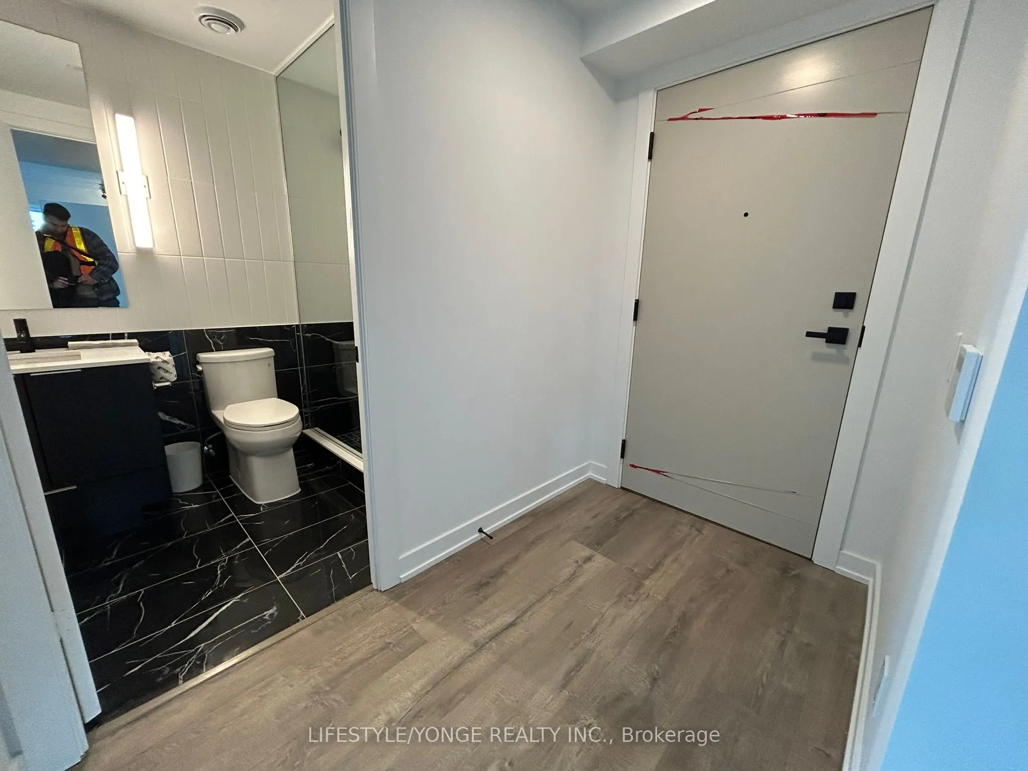 327 King Street W, #1702