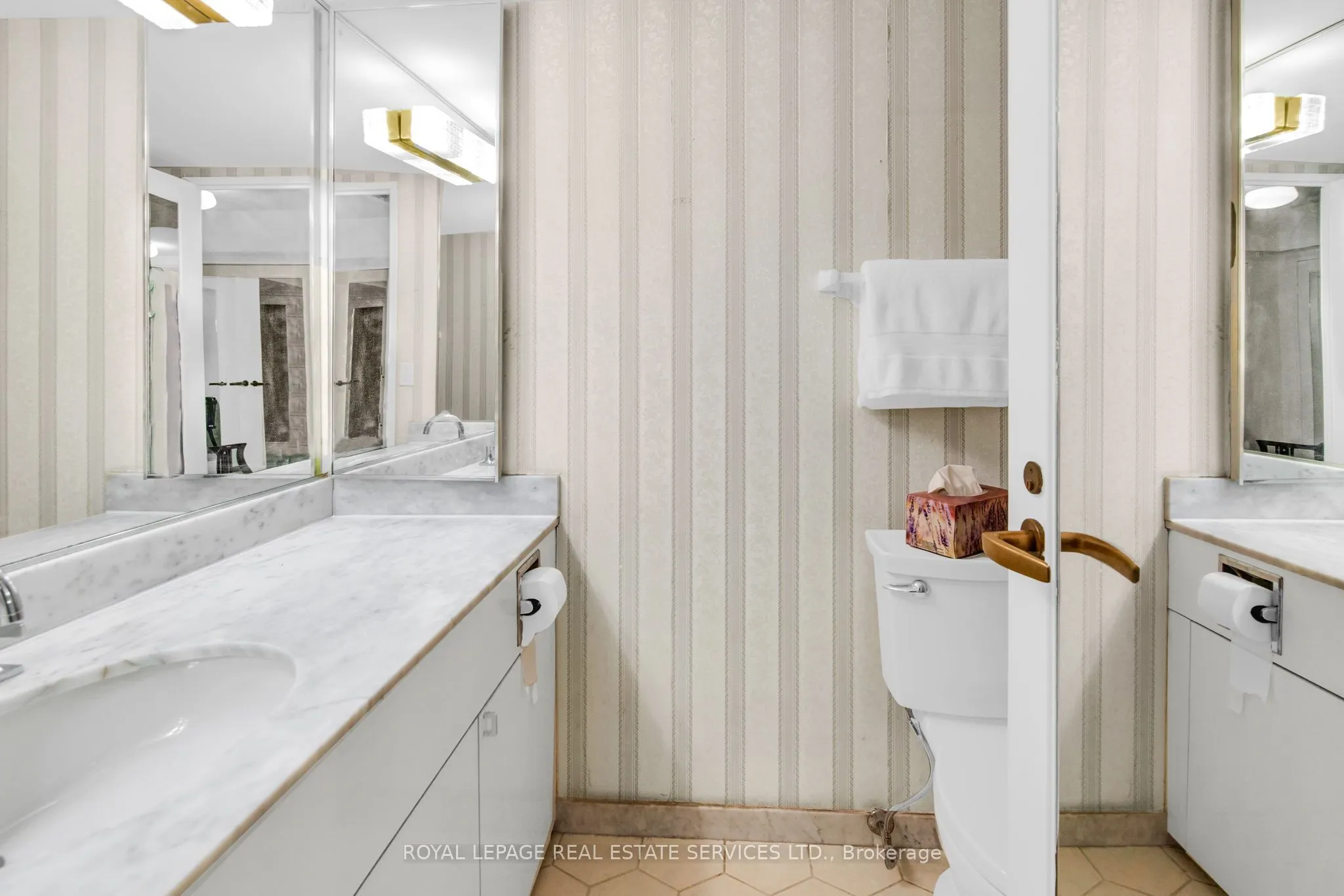 61 St Clair Avenue W, #205