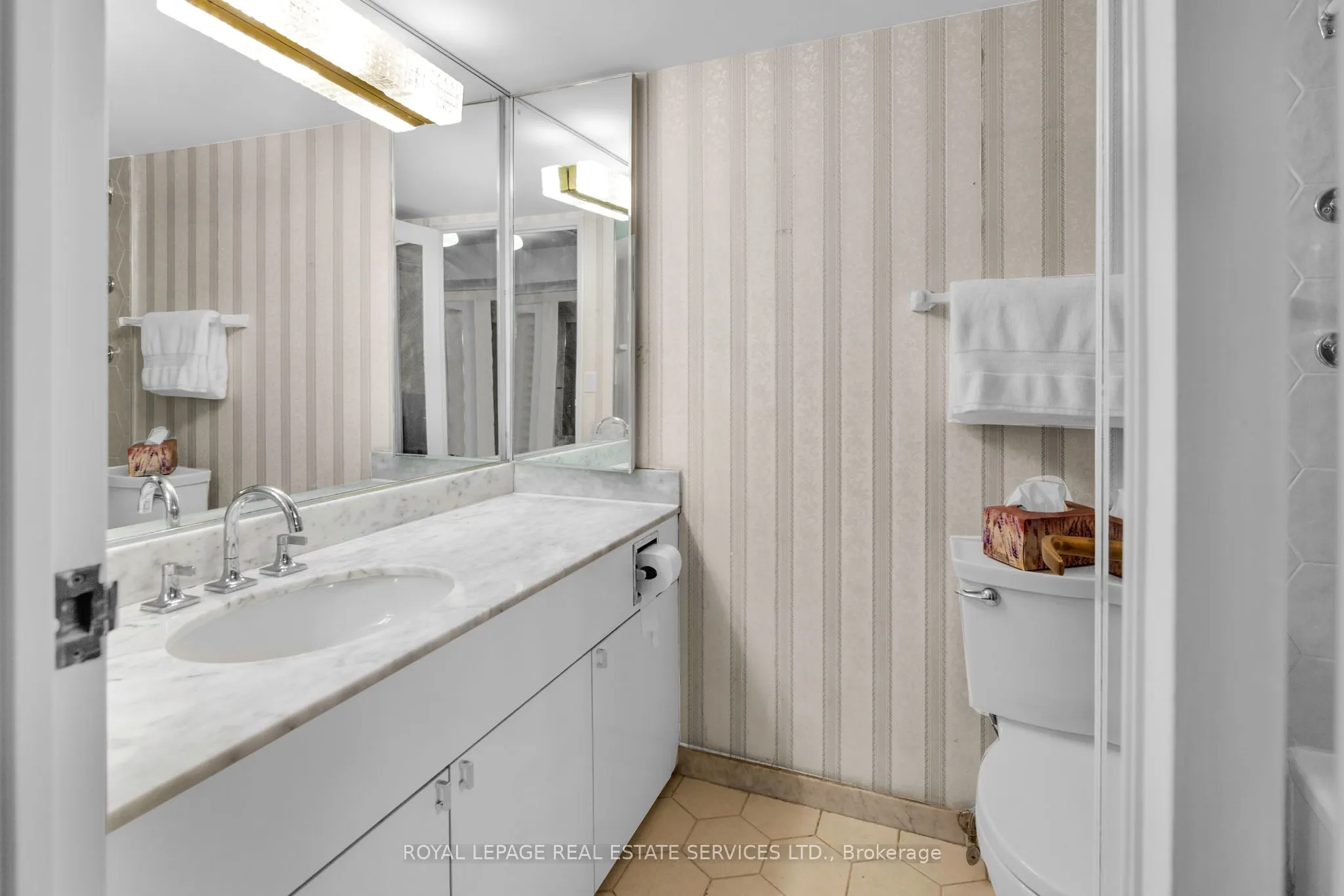 61 St Clair Avenue W, #205