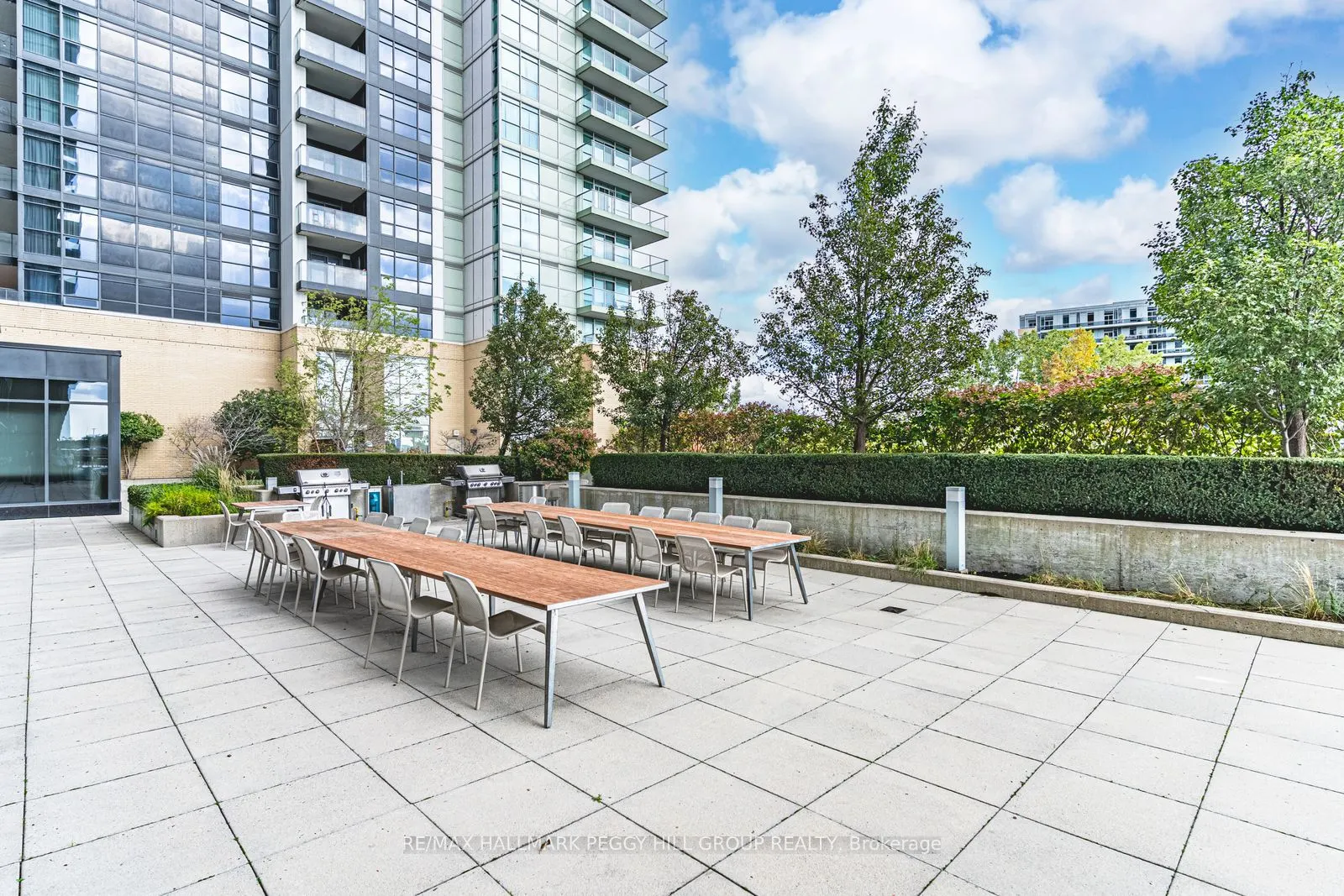 15 Singer Court, #1106