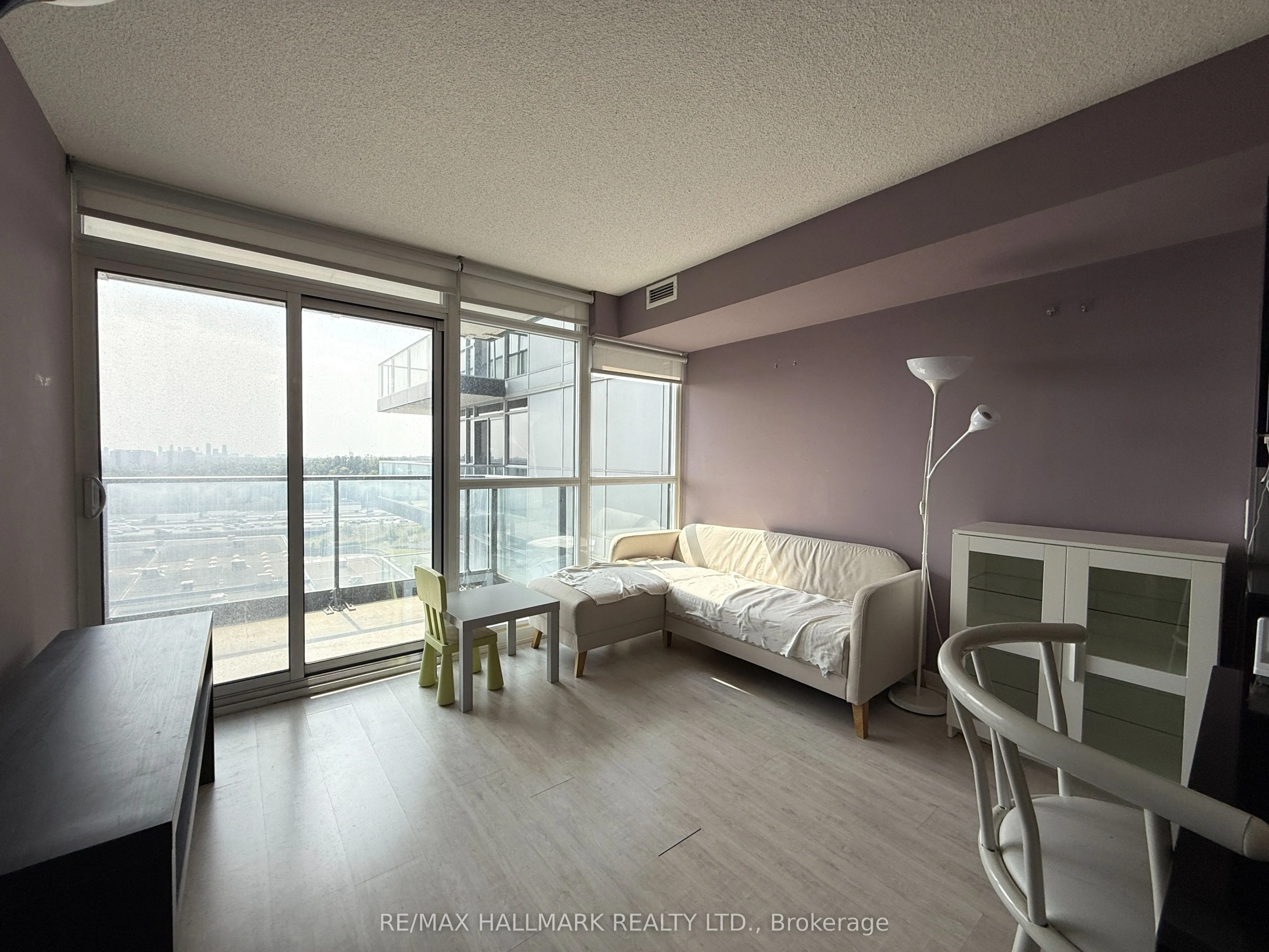 19 Singer Court, #1725