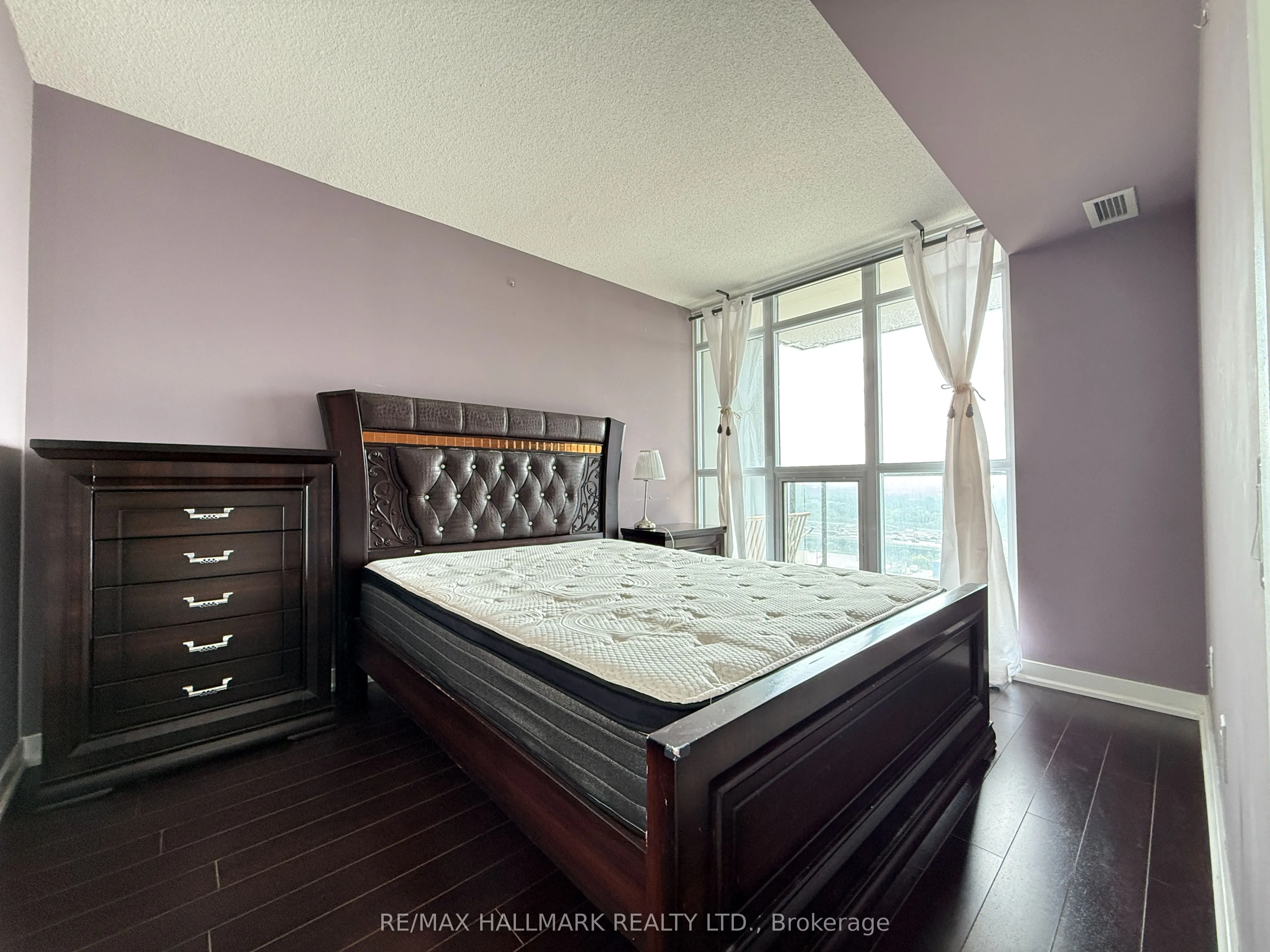 19 Singer Court, #1725