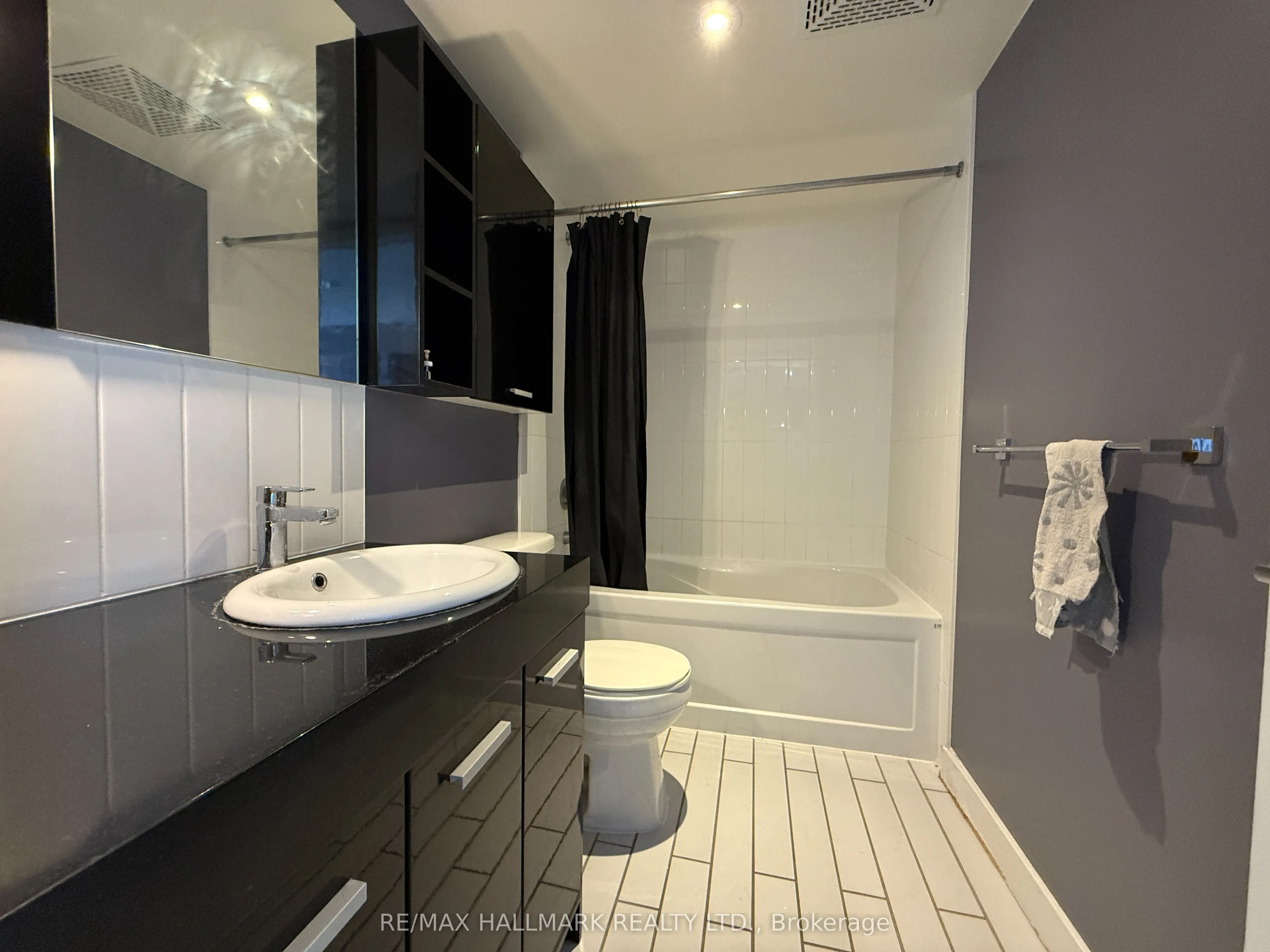19 Singer Court, #1725