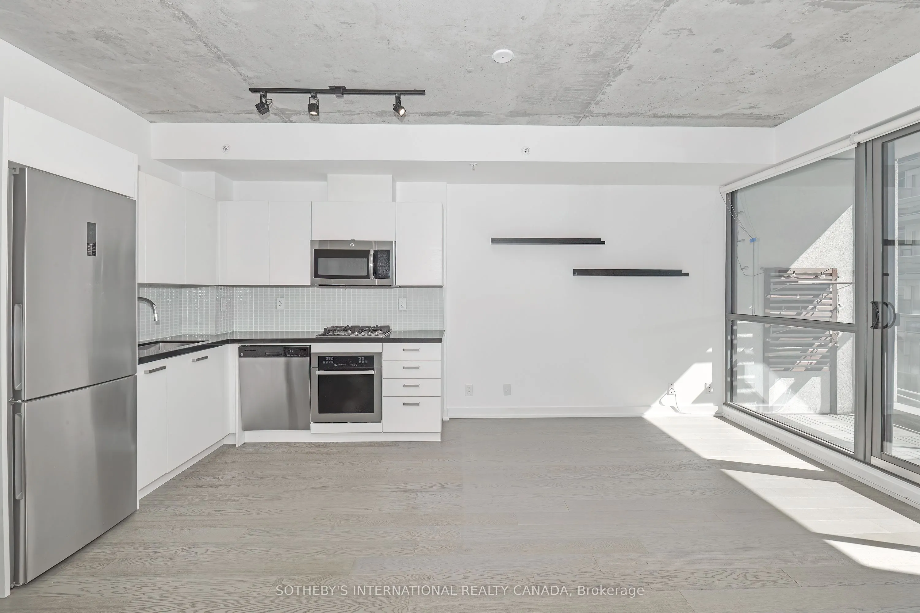 39 Brant Street, #413