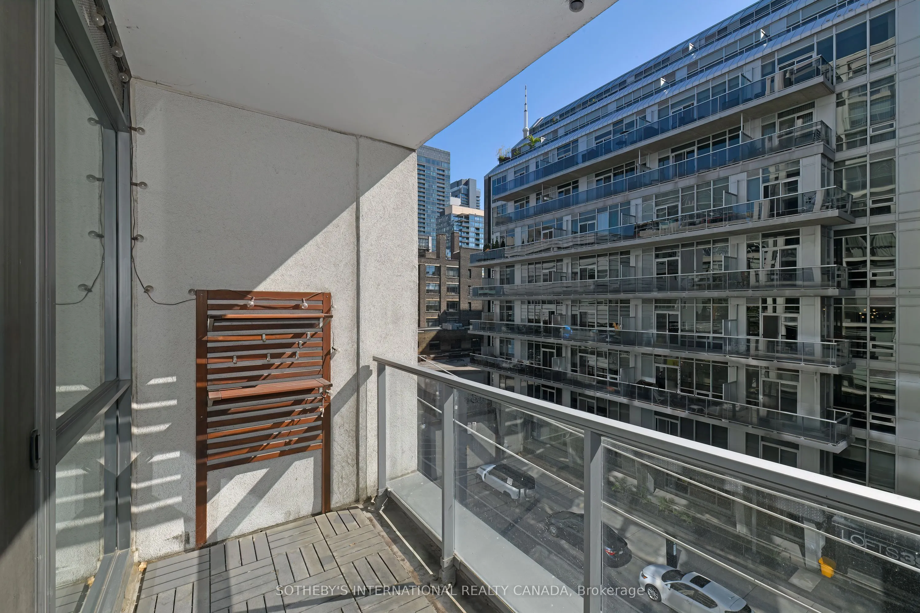 39 Brant Street, #413