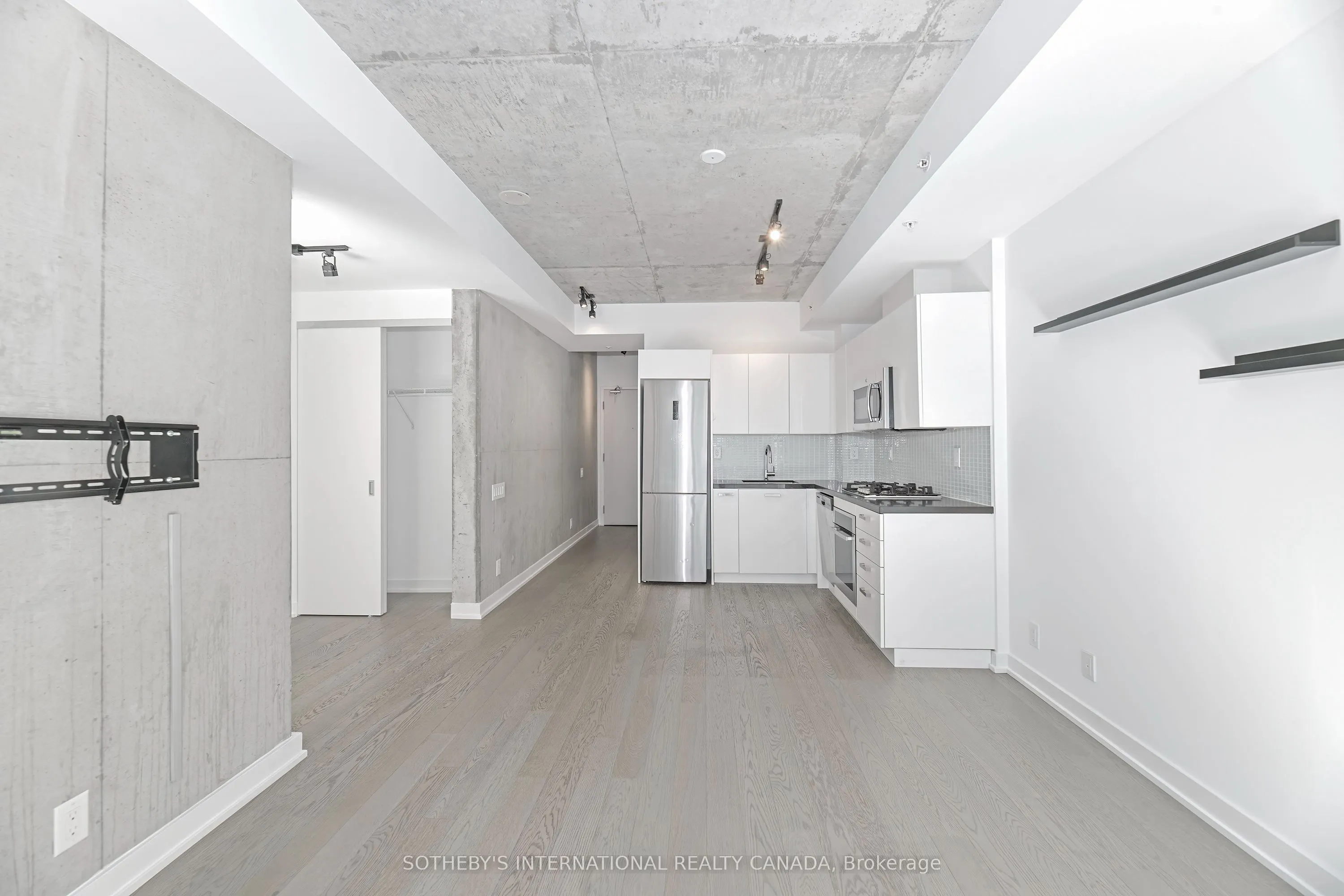 39 Brant Street, #413