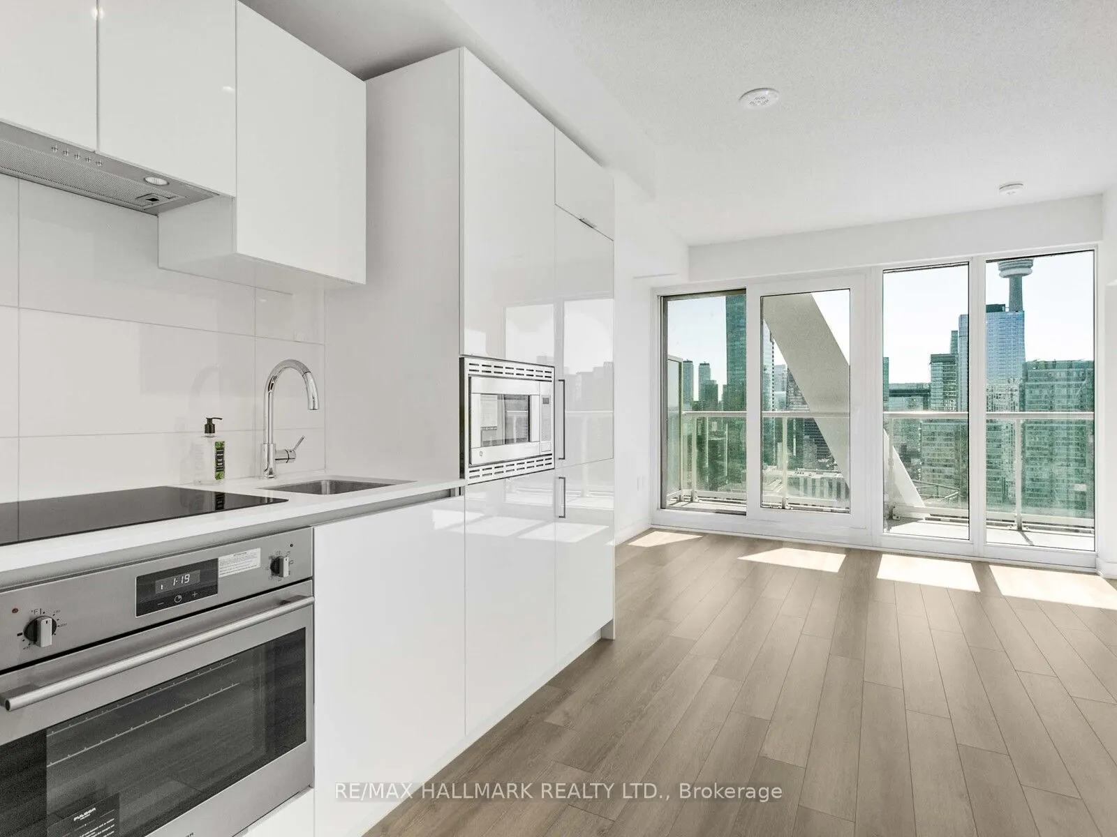 230 Simcoe Street, #3217