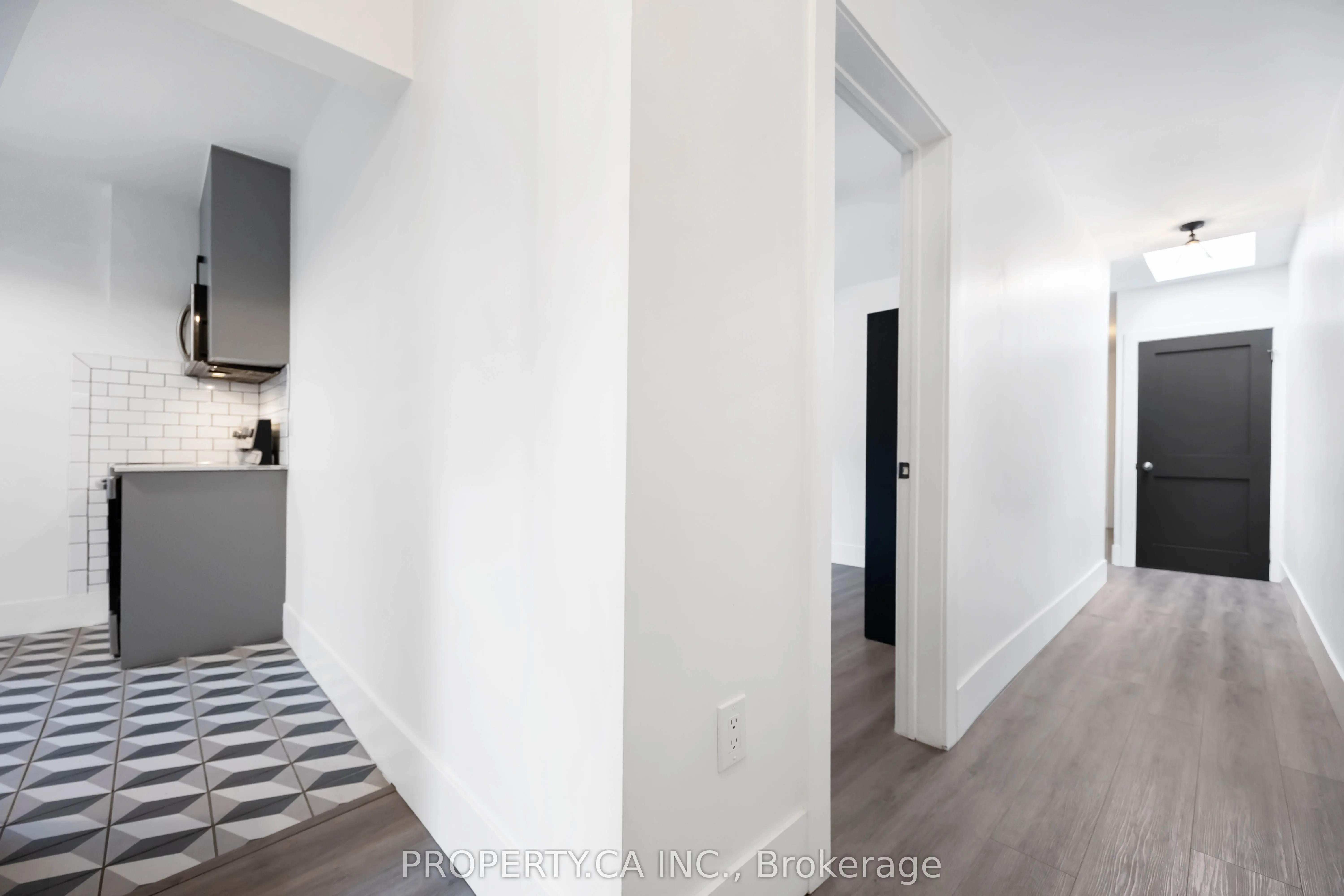 647A St Clair Avenue W