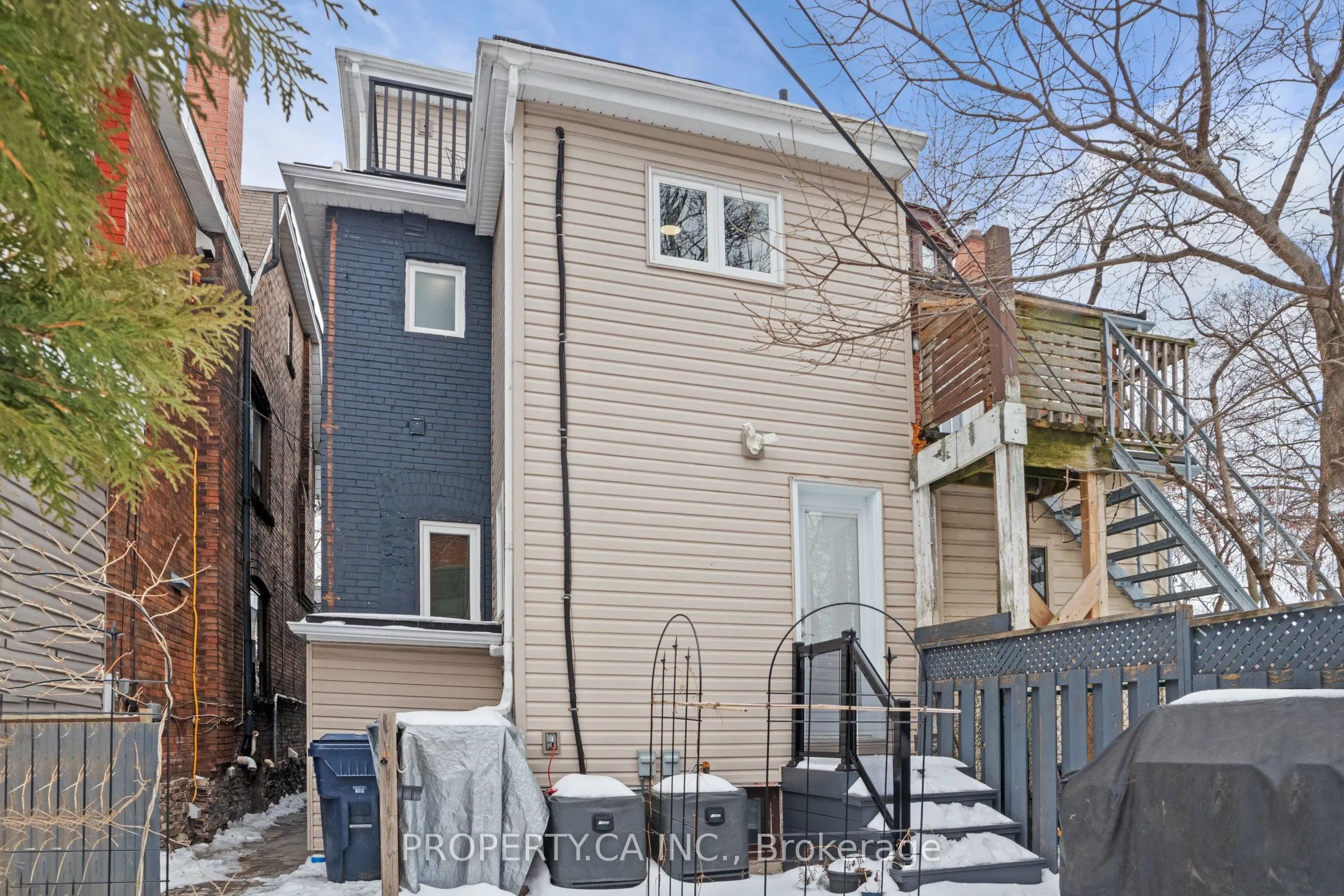 635 Christie Street, #Main