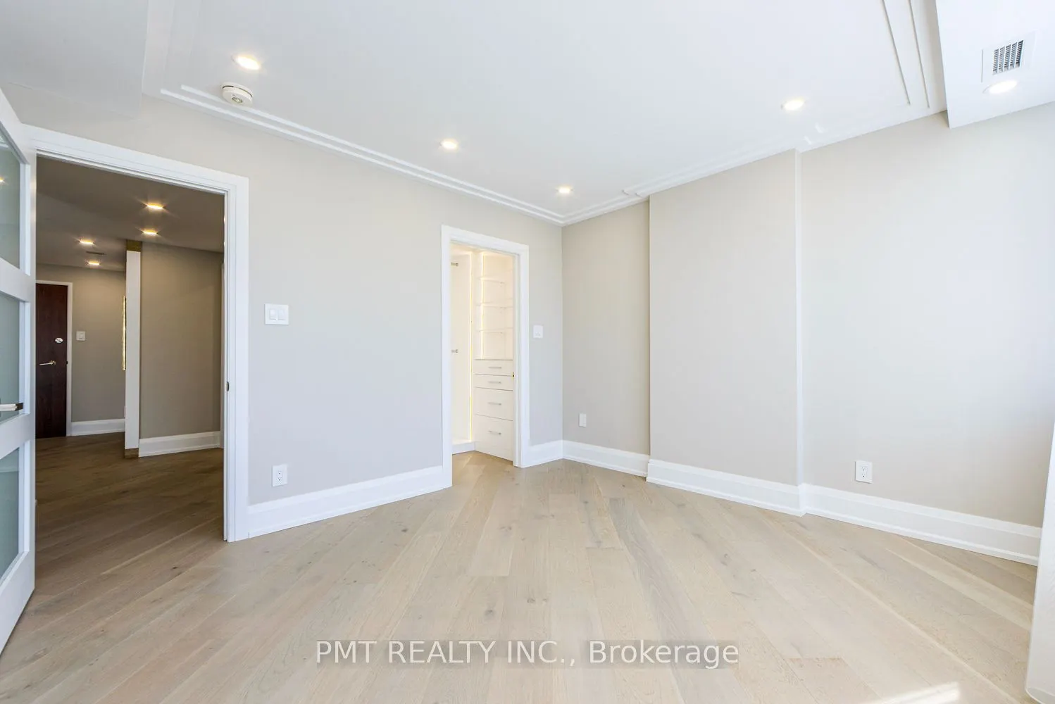 500 Avenue Road, #601