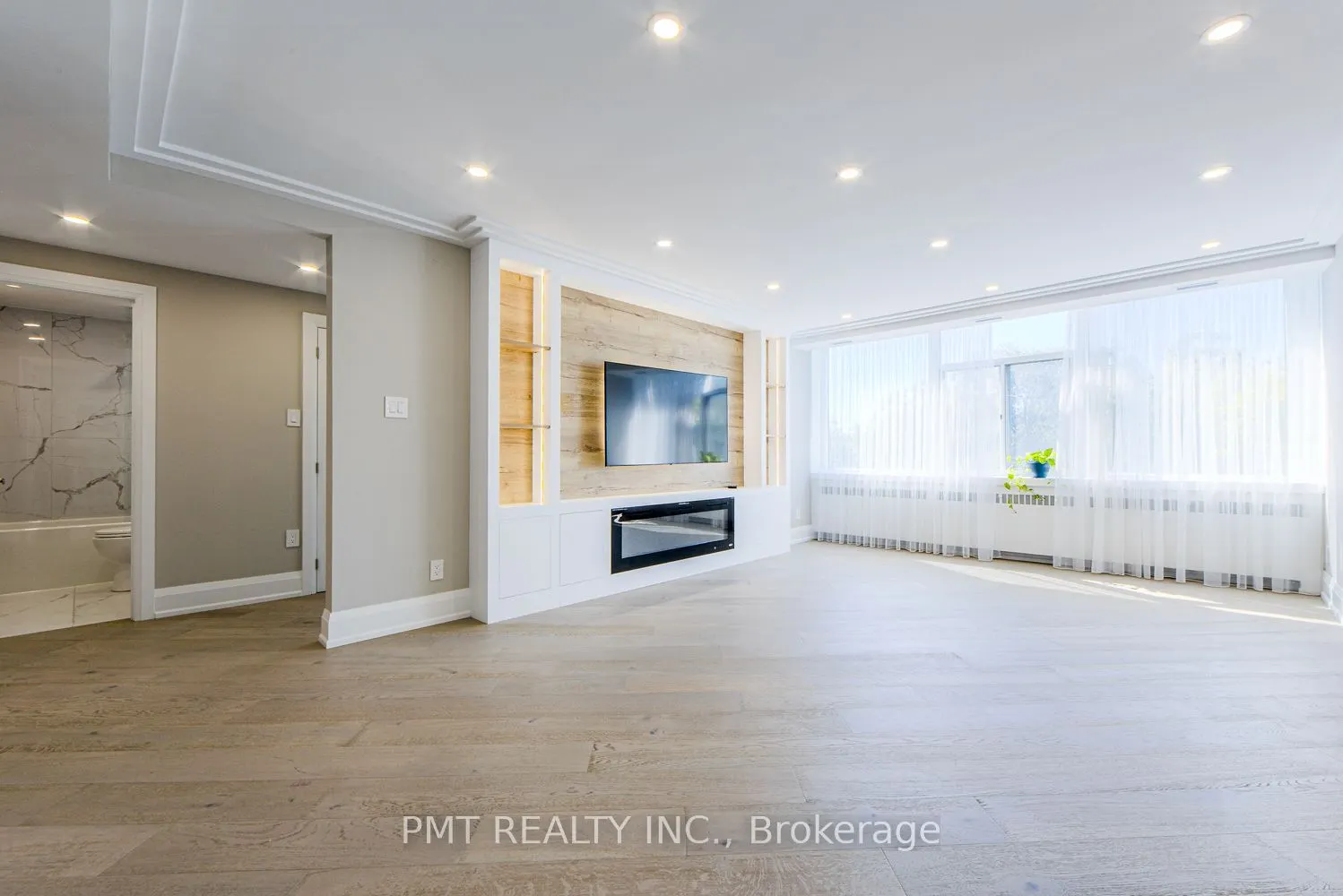 500 Avenue Road, #601