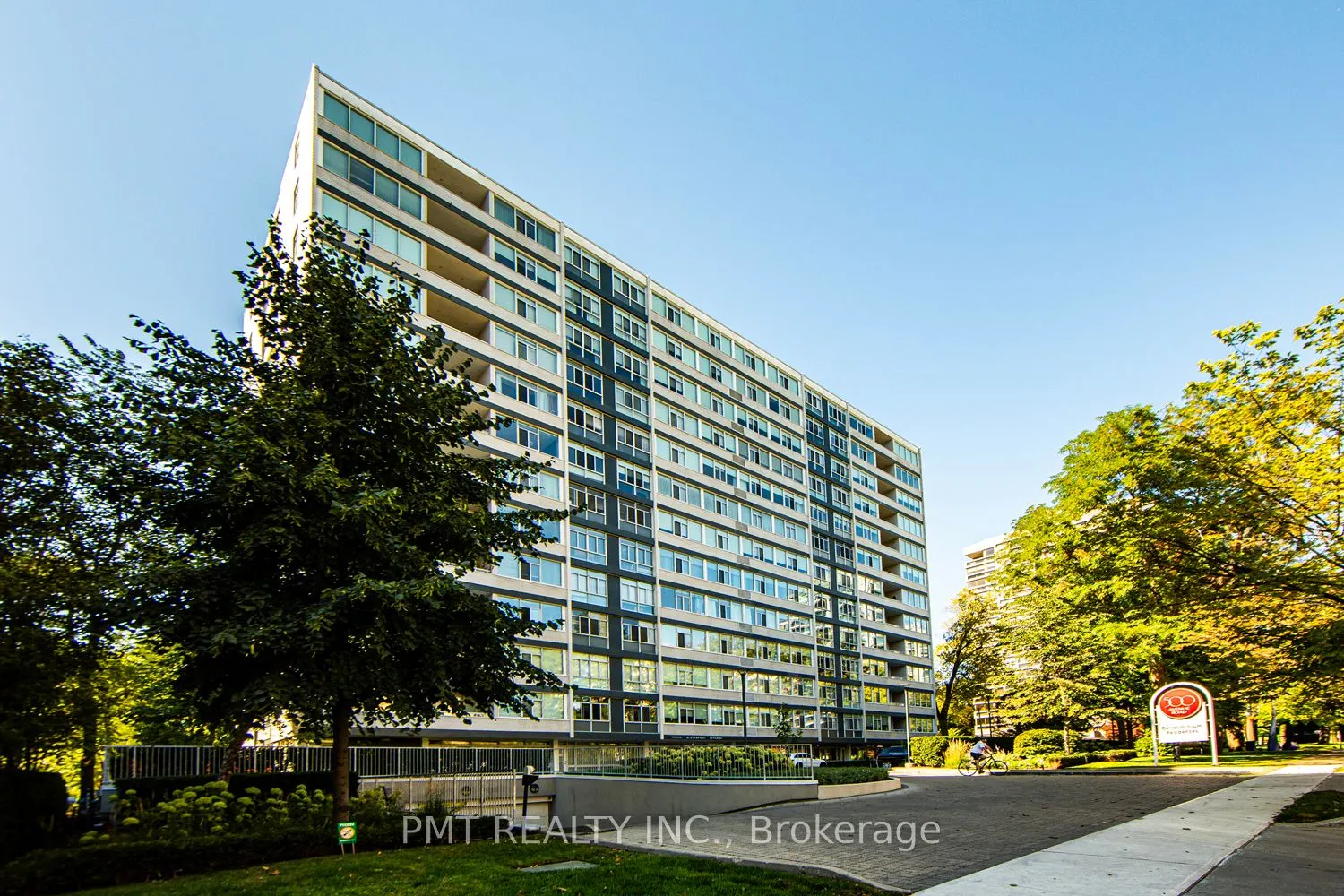 500 Avenue Road, #601