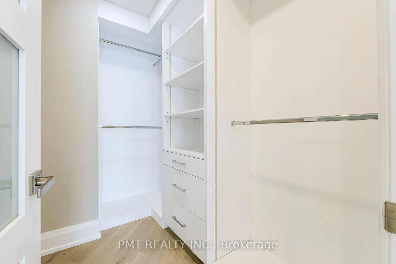 500 Avenue Road, #601