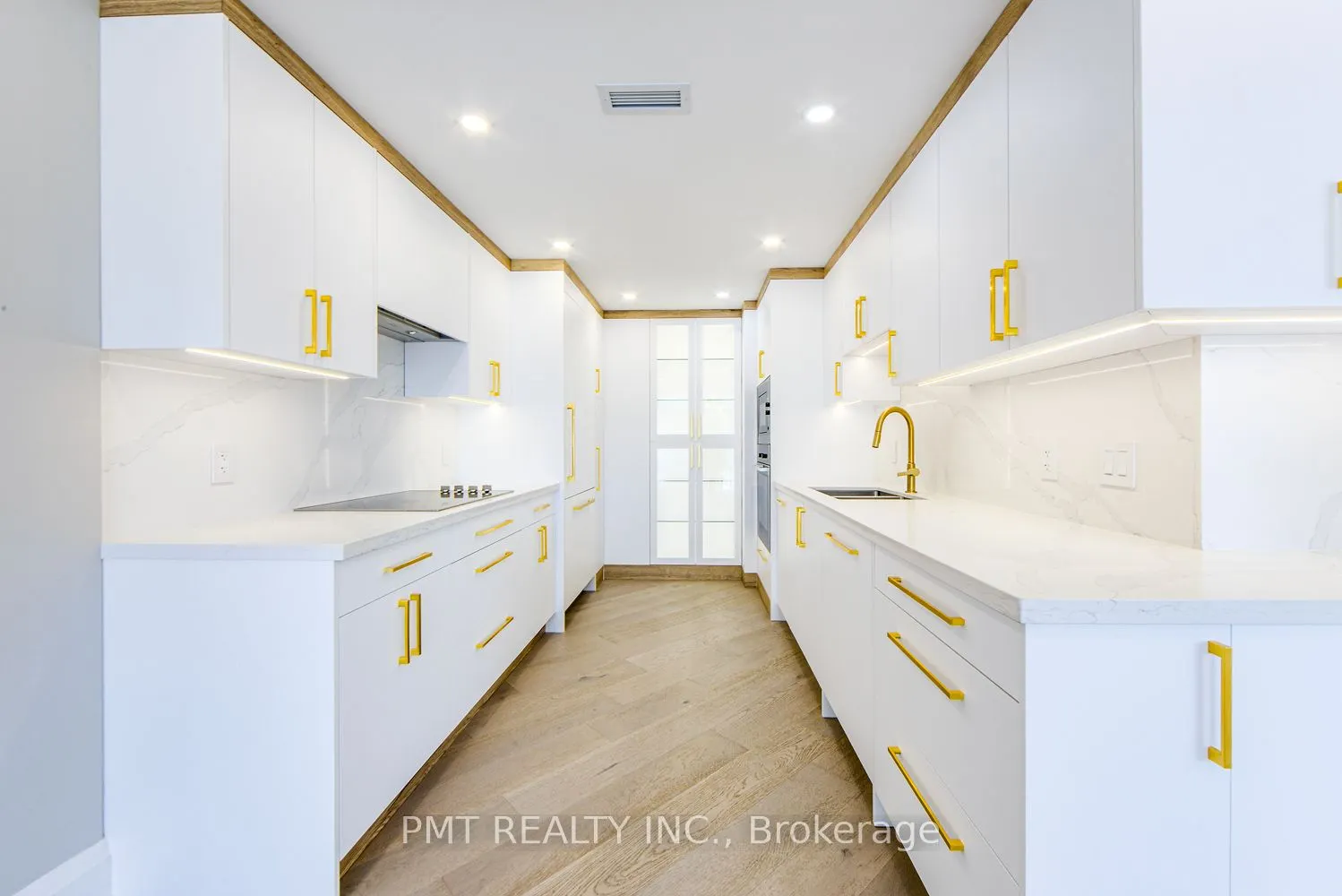 500 Avenue Road, #601